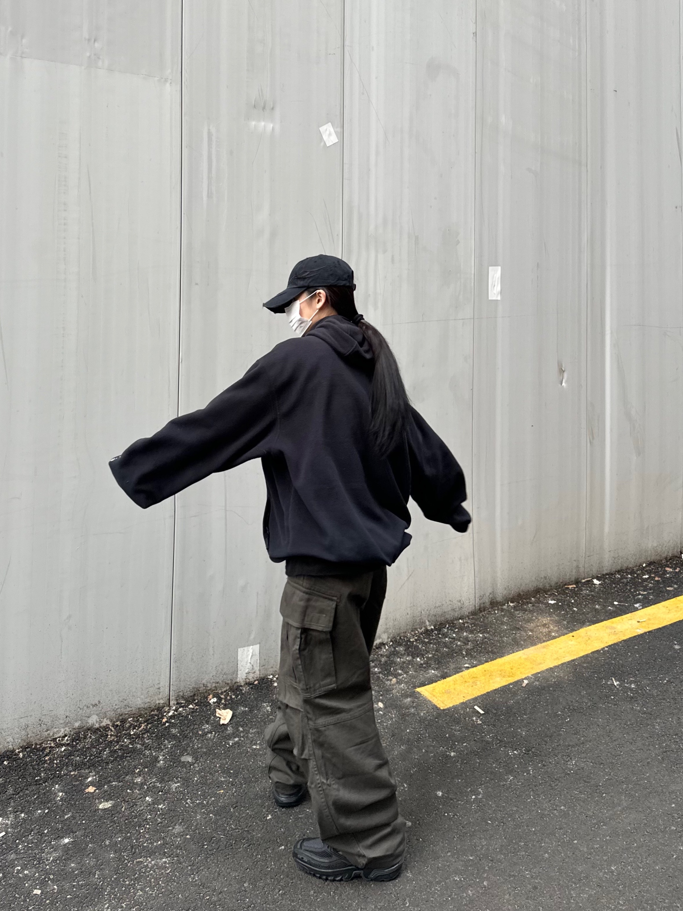Supreme Polartec Facemask Half Zip Hooded Sweatshirt Black - 23FW, Salomon ACS Pro ADV Triple Black 착용 스타일 - 3