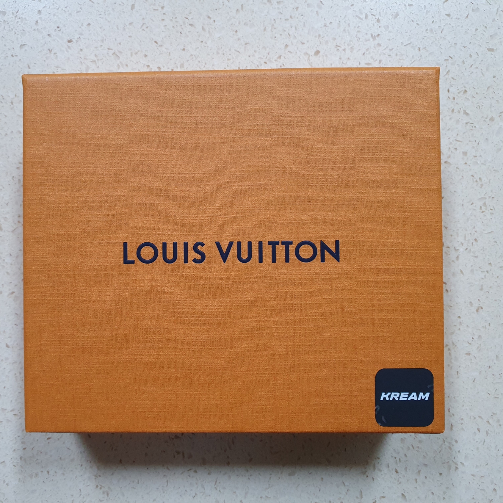 Louis Vuitton Slender Wallet Monogram Eclipse 착용 스타일 - 1