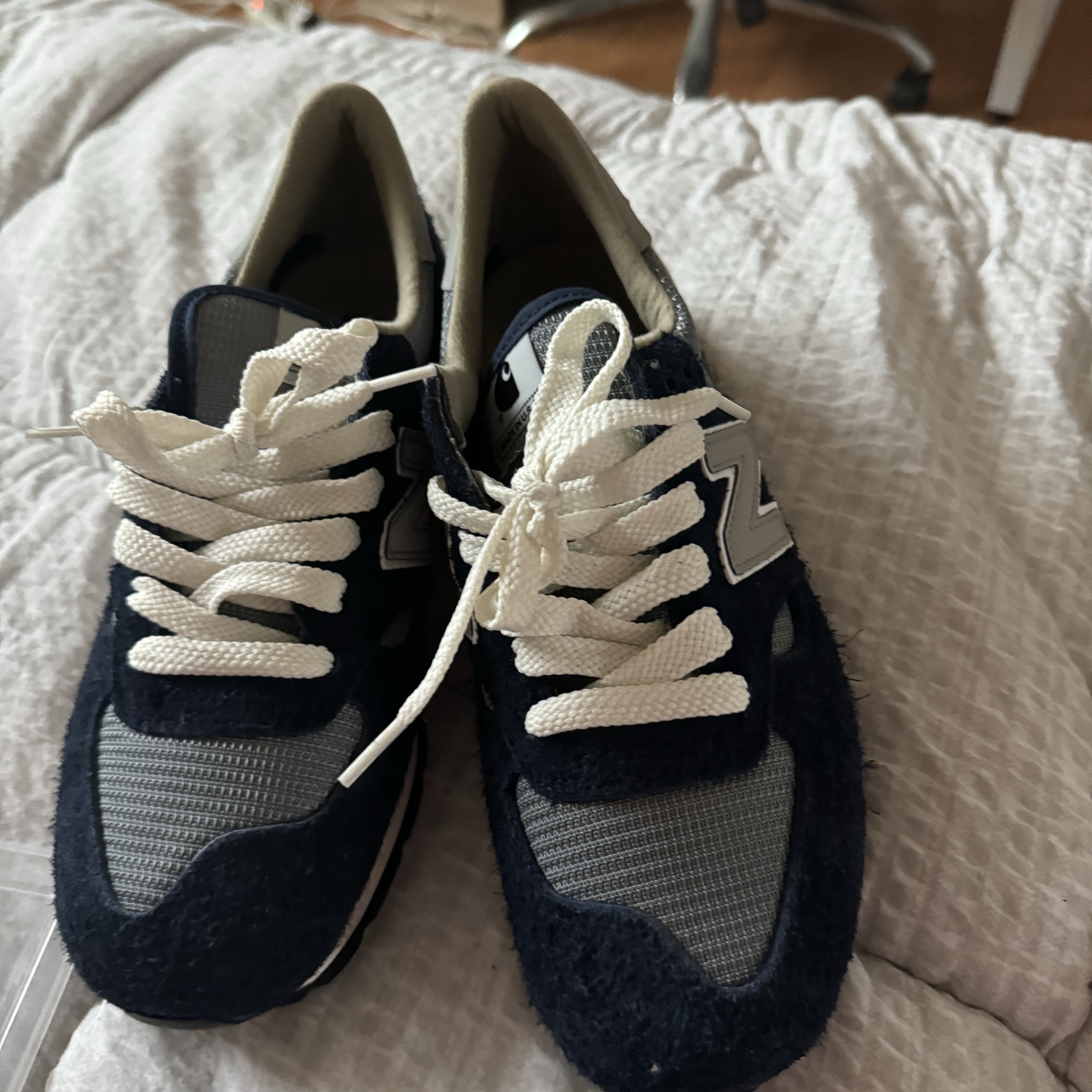 New Balance x Carhartt WIP 990v1 Made in USA Sculpture Center 착용 스타일 - 1