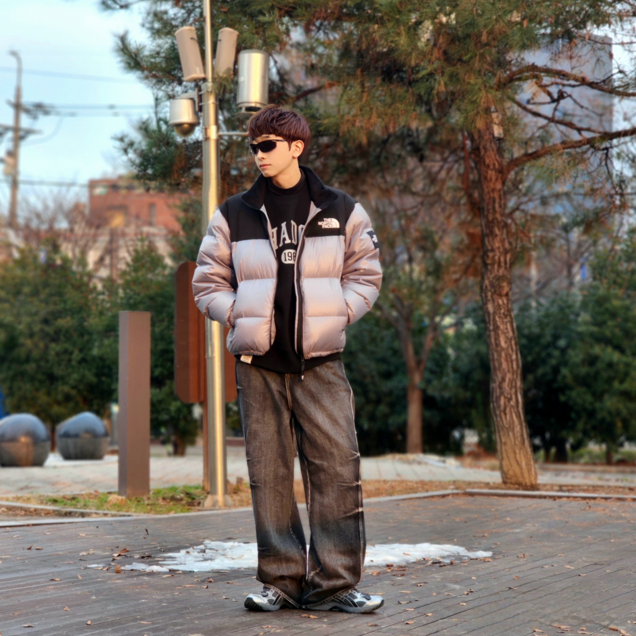 The North Face White Label Novelty Nuptse Down Jacket Heather Gray, Asics x Unaffected Gel-Kayano 14 Silver Moon 착용 스타일 - 2