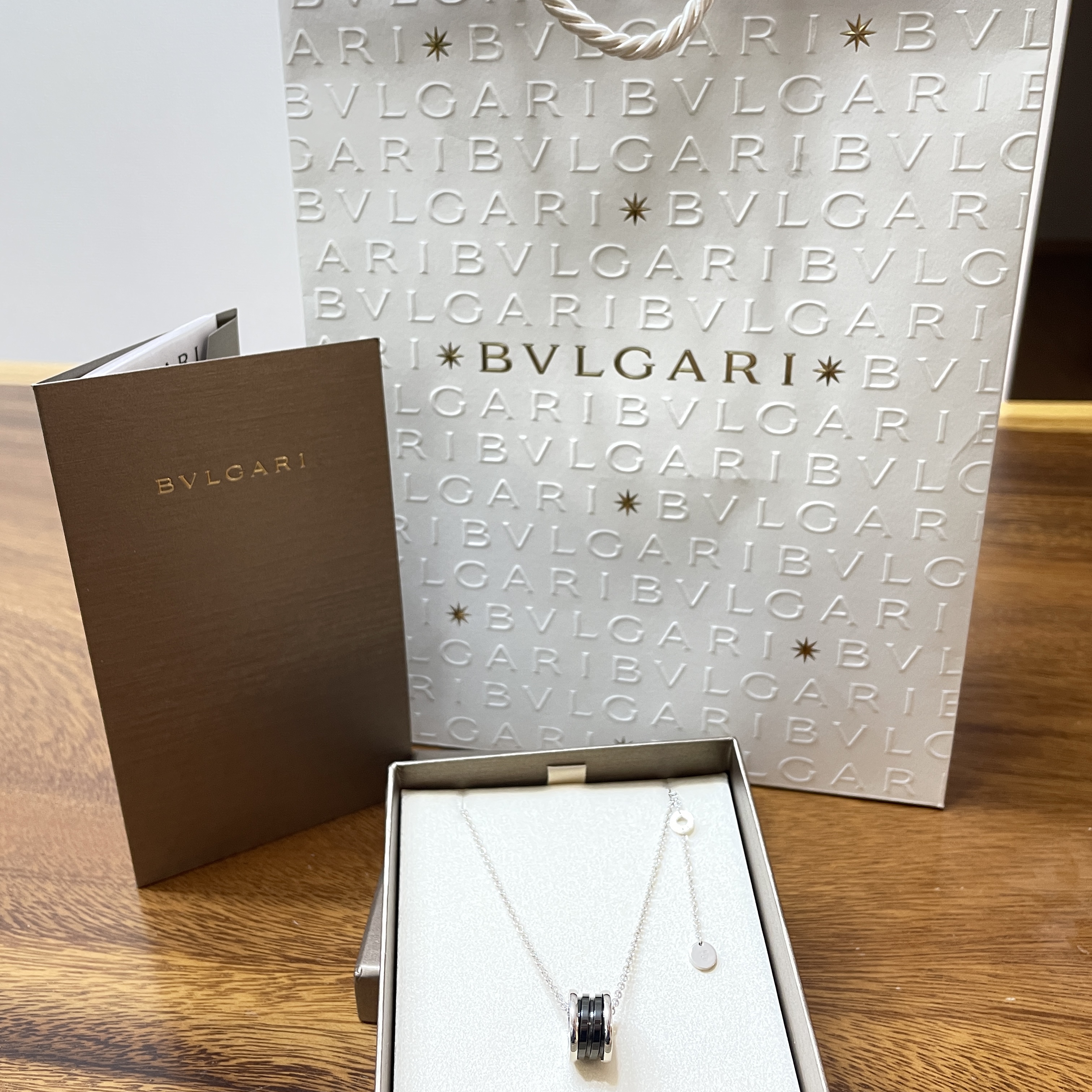 Bulgari Save The Children Necklace Sterling Silver Black Ceramic 착용 스타일 - 2