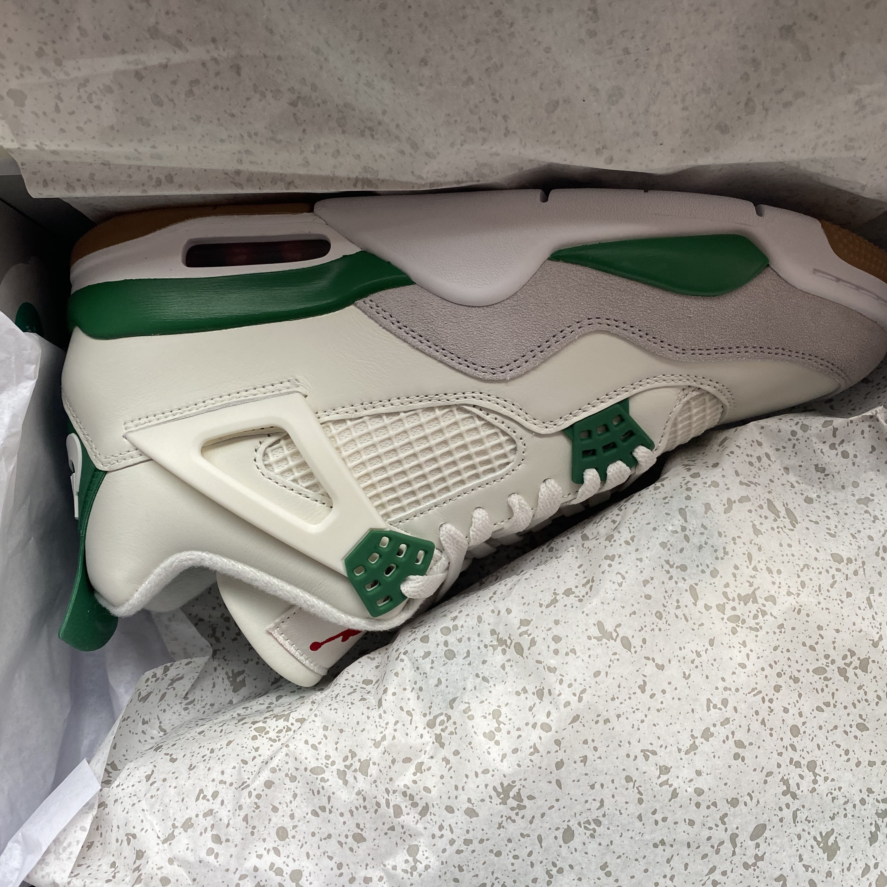 Jordan 4 x Nike SB Retro SP Pine Green 착용 스타일