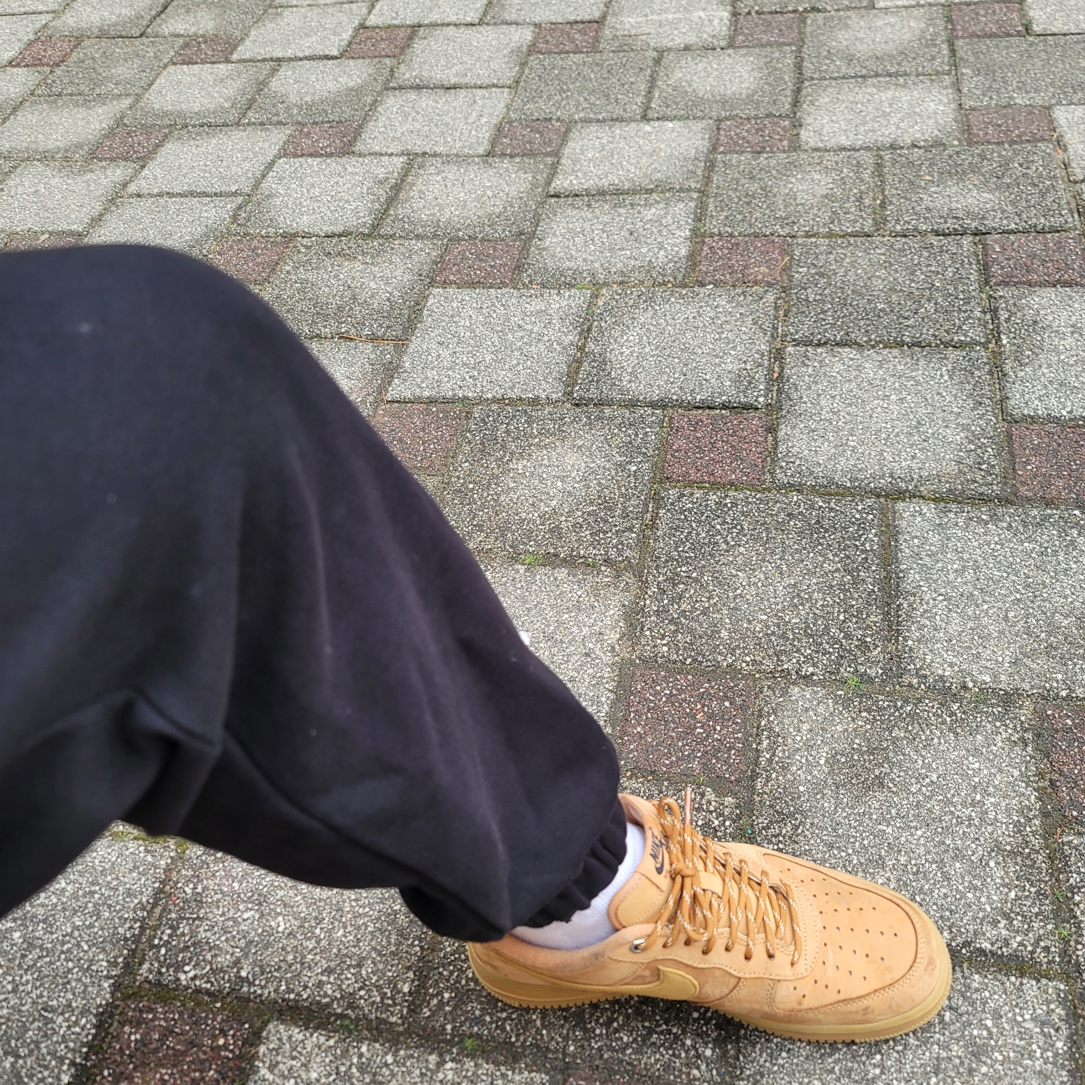 Nike Air Force 1 '07 WB Flax 착용 스타일 - 2
