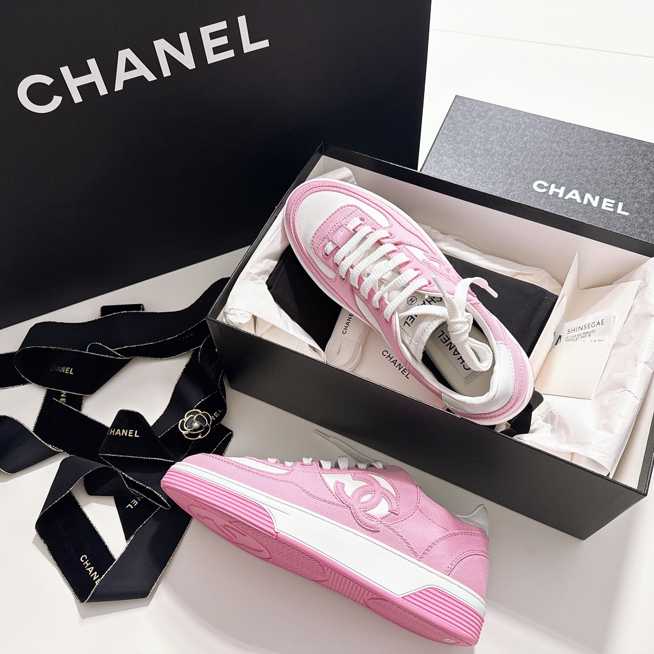 (W) Chanel Sneakers Cotton & Pink White 착용 스타일