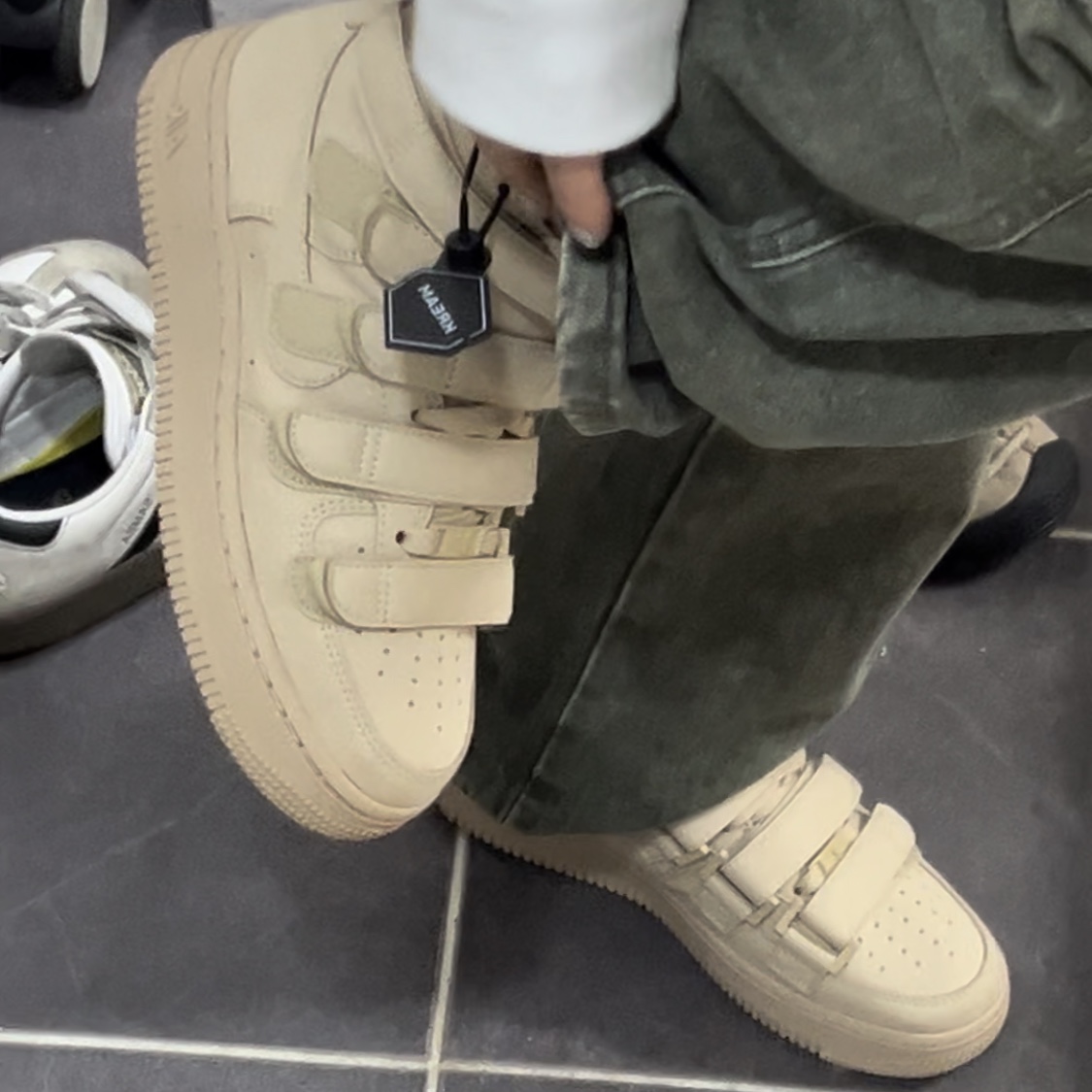Nike x Billie Eilish Air Force 1 High '07 SP Mushroom 착용 스타일