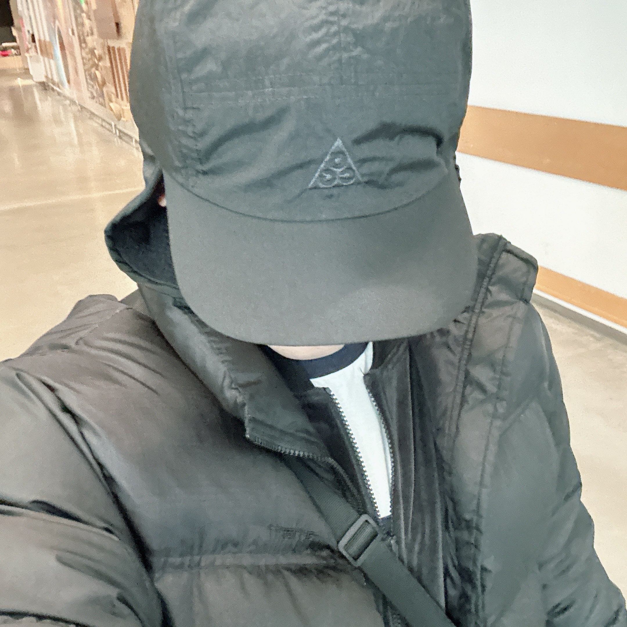Nike ACG Warm AW84 Cap Black Anthracite 착용 스타일 - 2