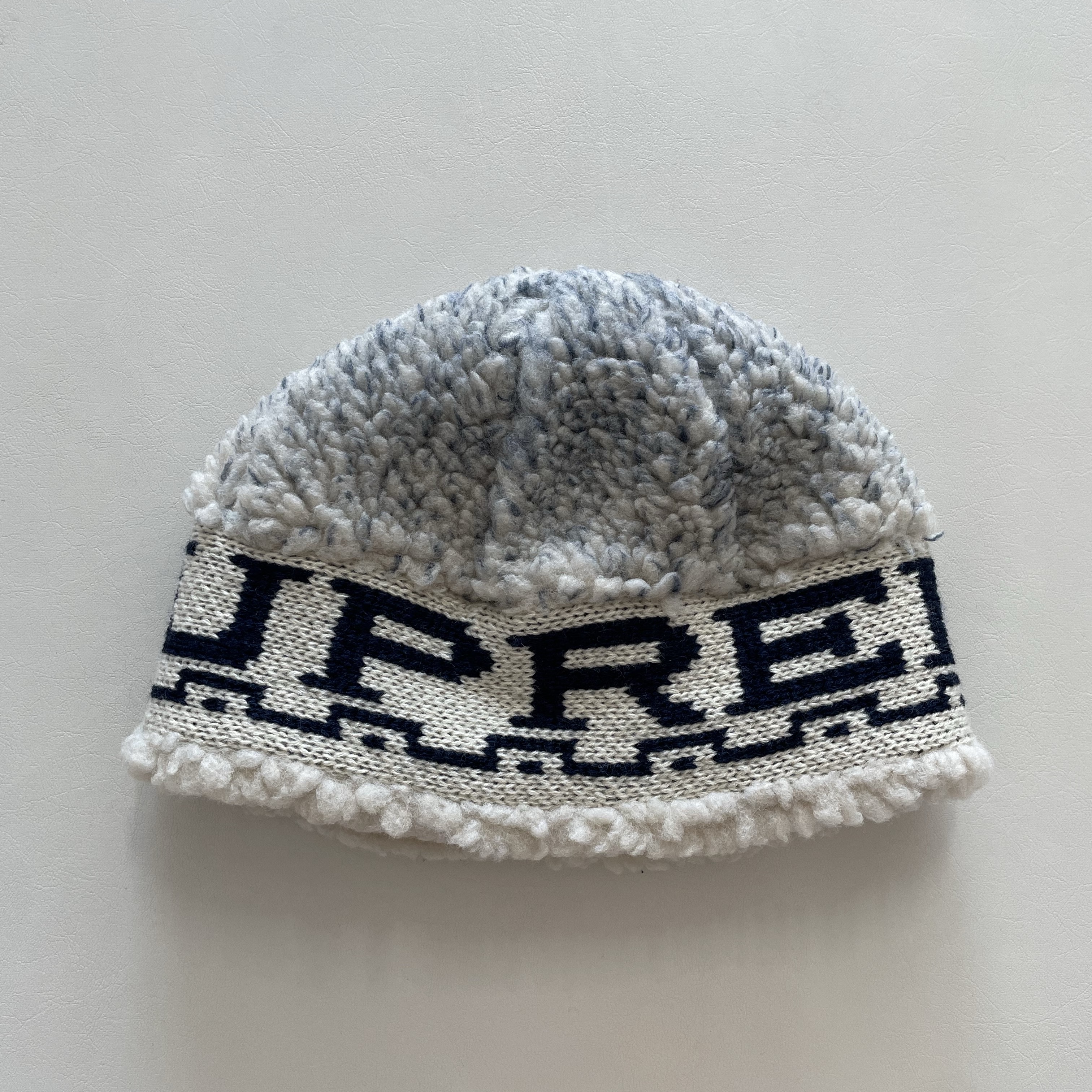 Supreme Sherpa Logo Beanie Natural - 23FW 착용 스타일 - 1