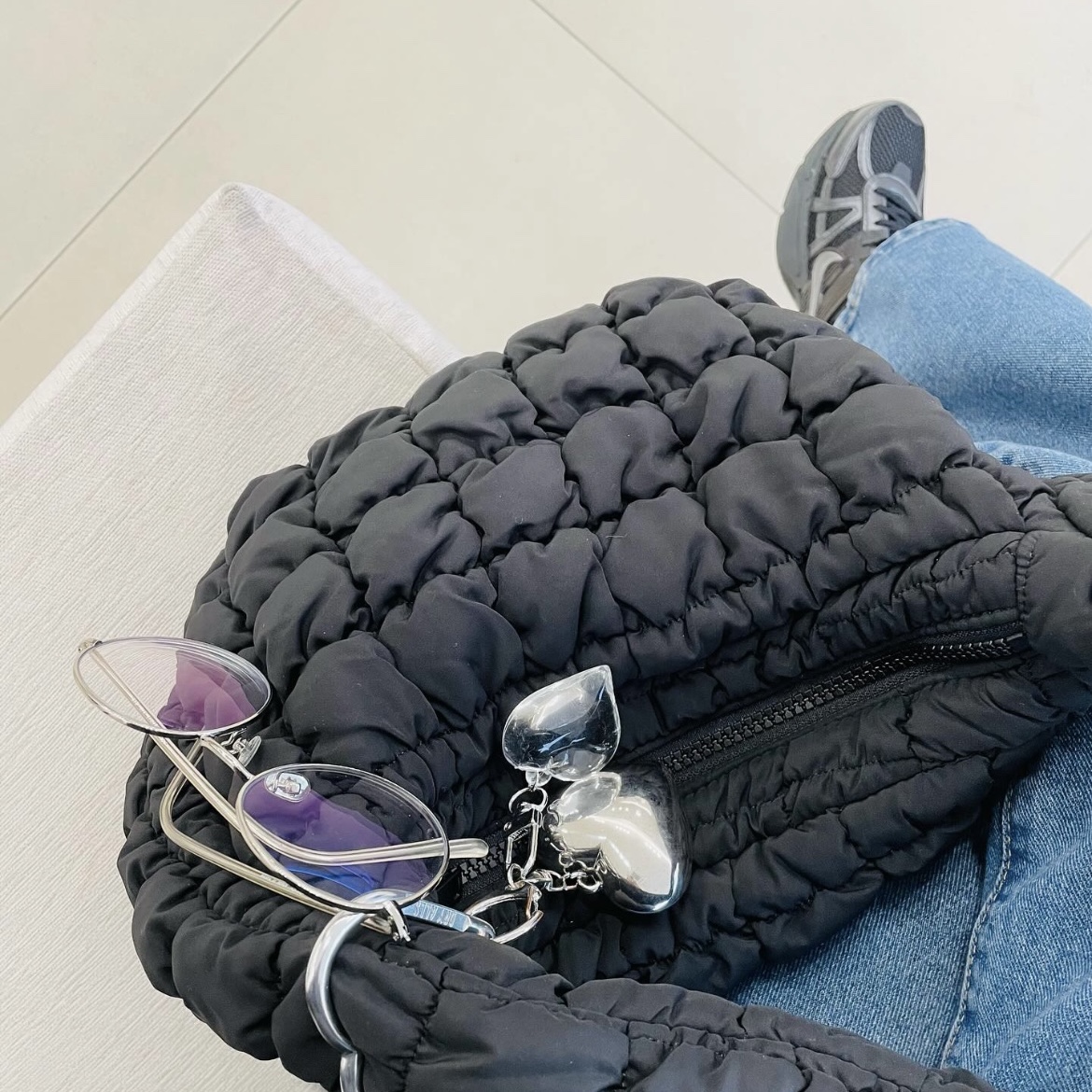 COS Quilted Mini Bag Black 착용 스타일