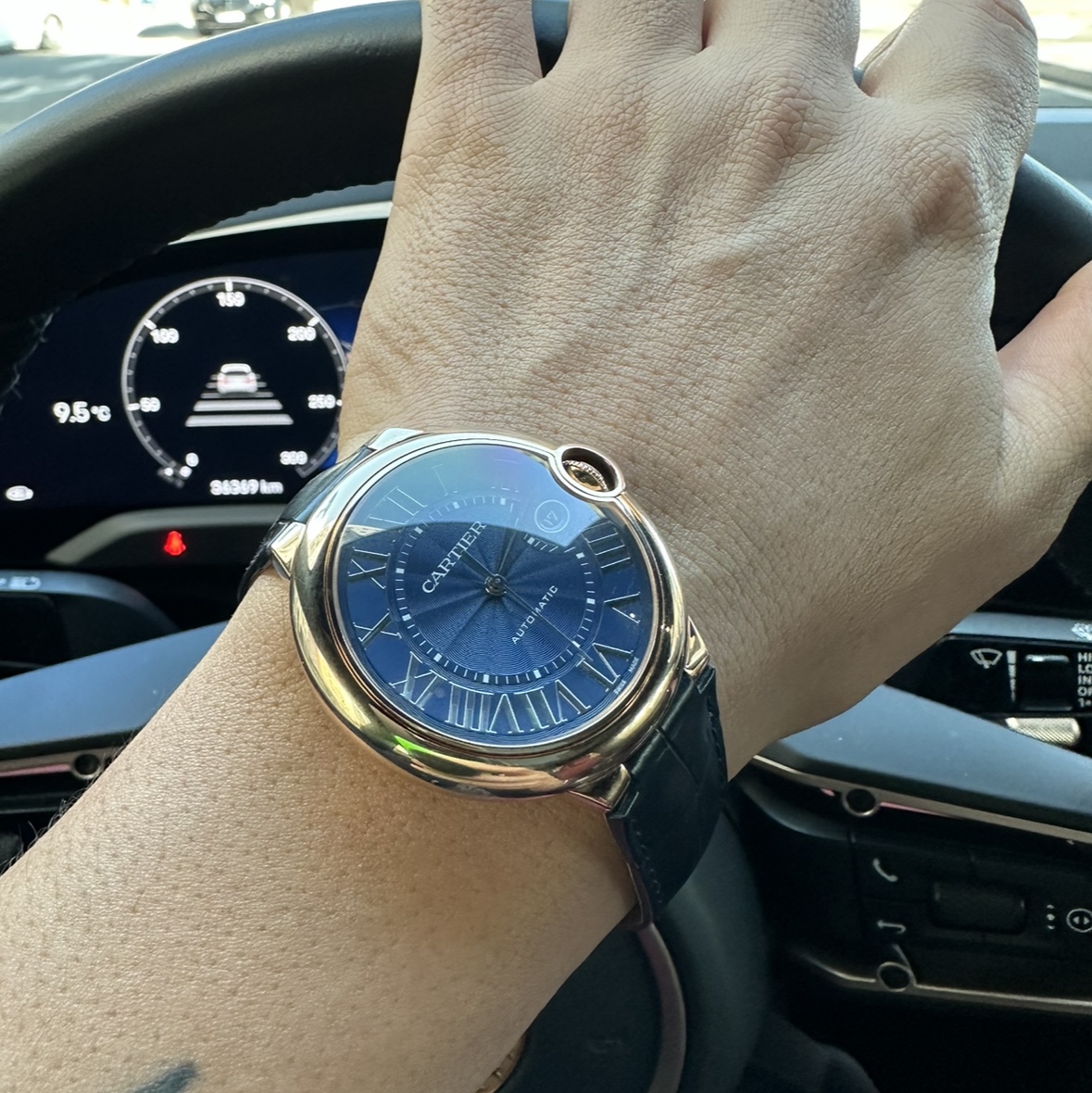 Cartier Ballon Bleu Watch 42 Automatic Steel Bracelet Steel 착용 스타일 - 3