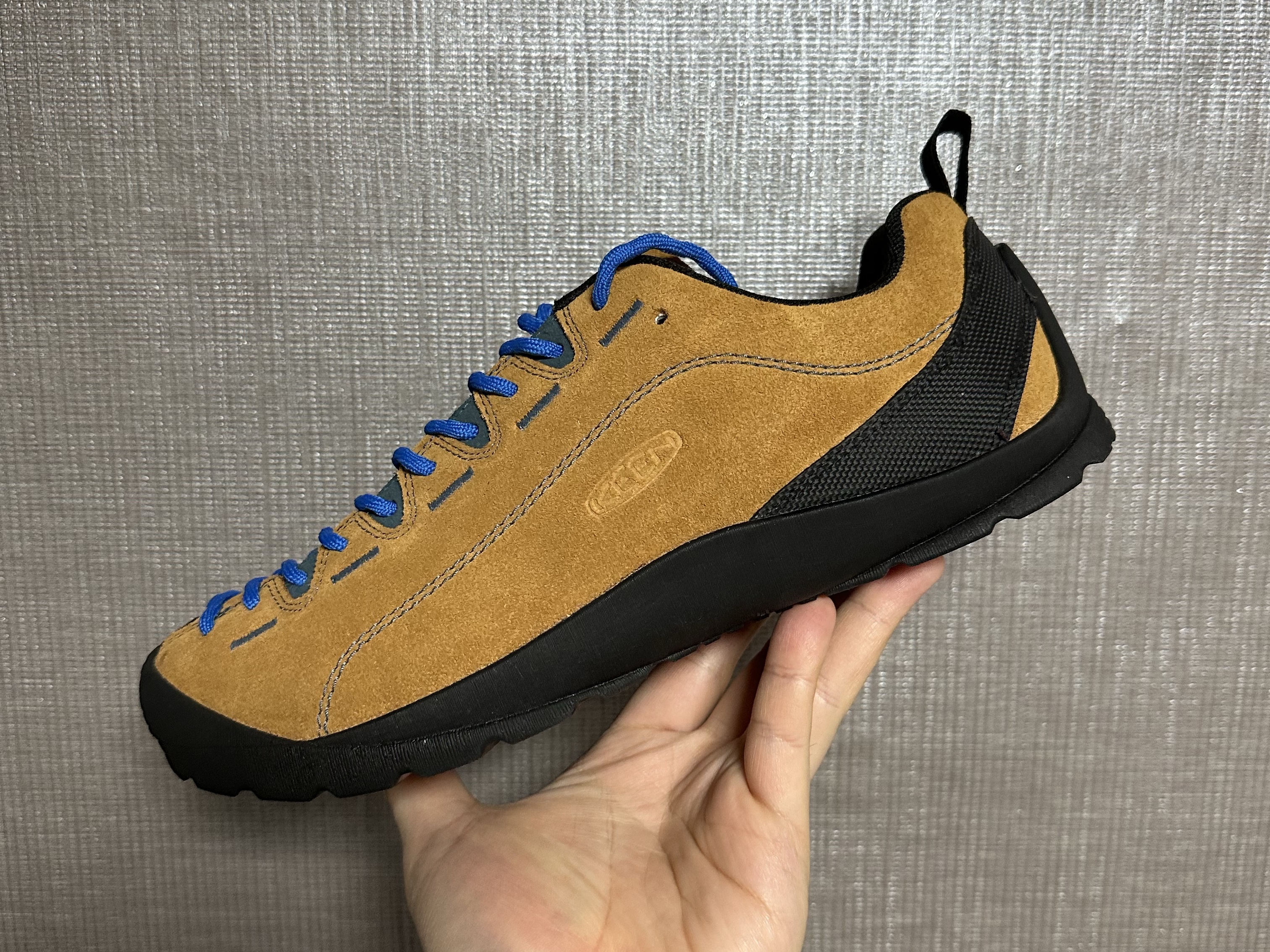 Keen Jasper Suede Sneakers Camel 착용 스타일 - 1