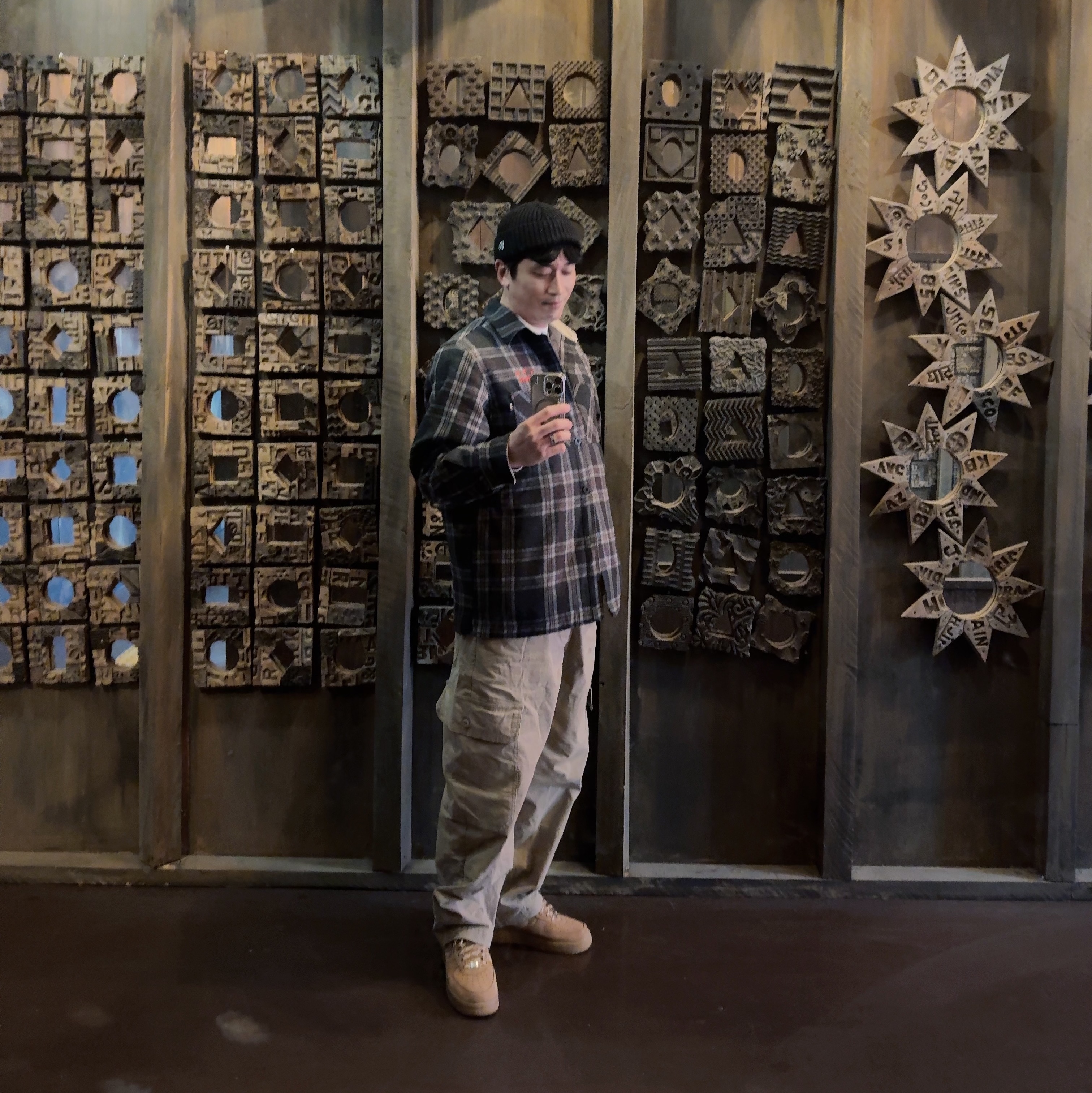IAB Studio Check Shirt Jacket Gray Red, Nike x Supreme Air Force 1 Low Flax 착용 스타일