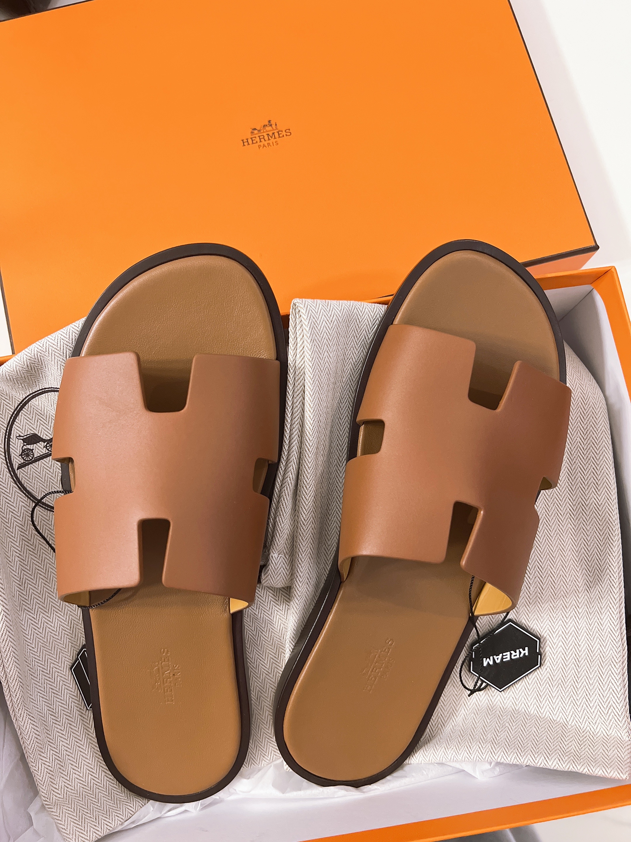 Hermes Izmir Sandal Calfskin & Gold 착용 스타일