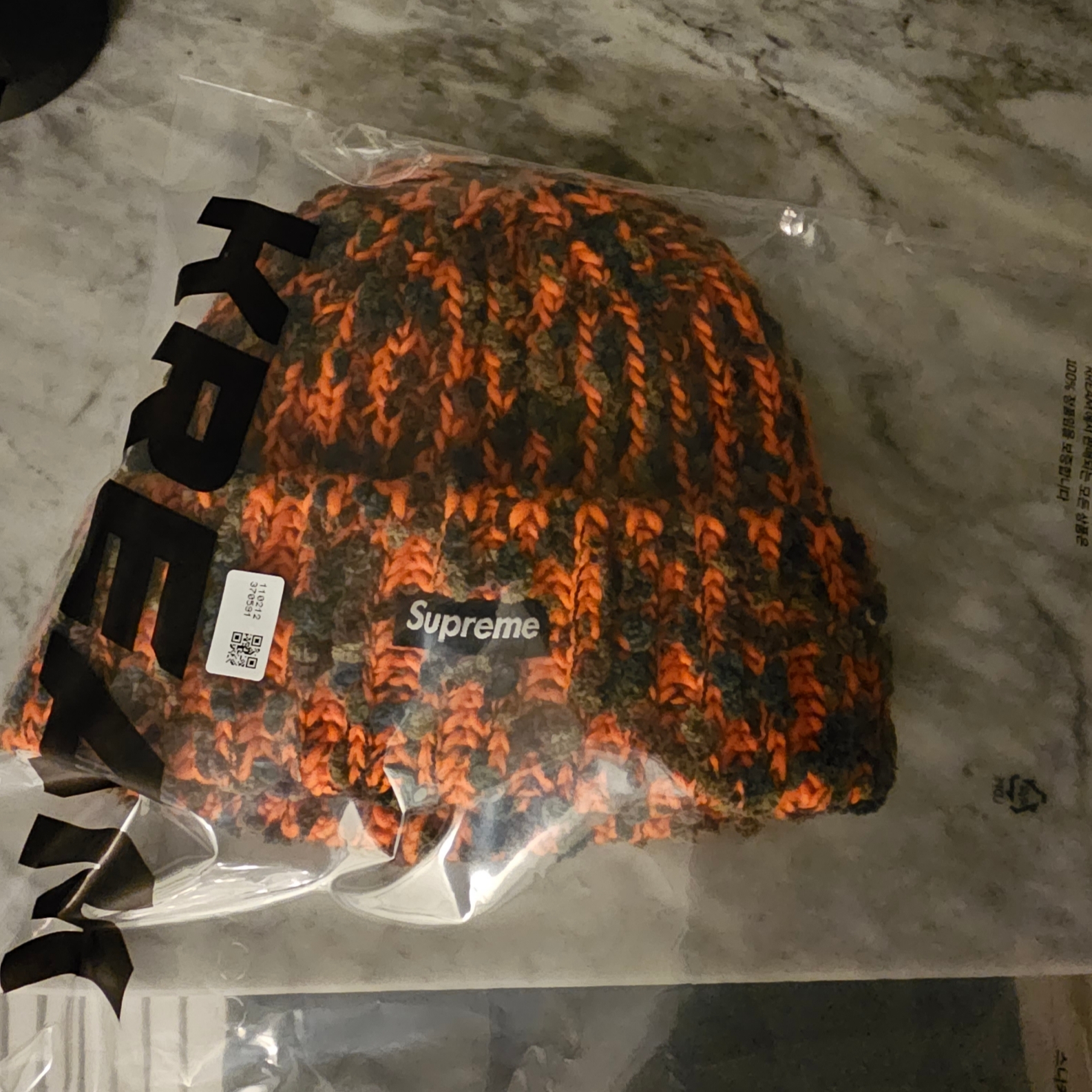 Supreme Chenille Beanie Orange - 23FW 착용 스타일