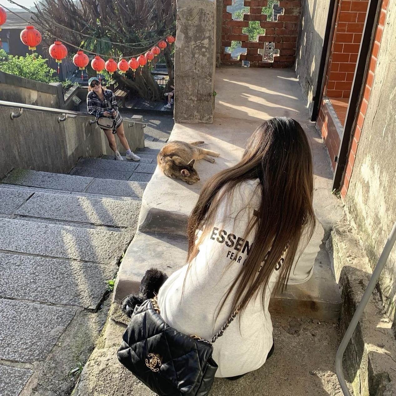 Gentle Monster Cookie 01 Black, Chanel Large 19 Handbag Lambskin & Gold Black 착용 스타일 - 2