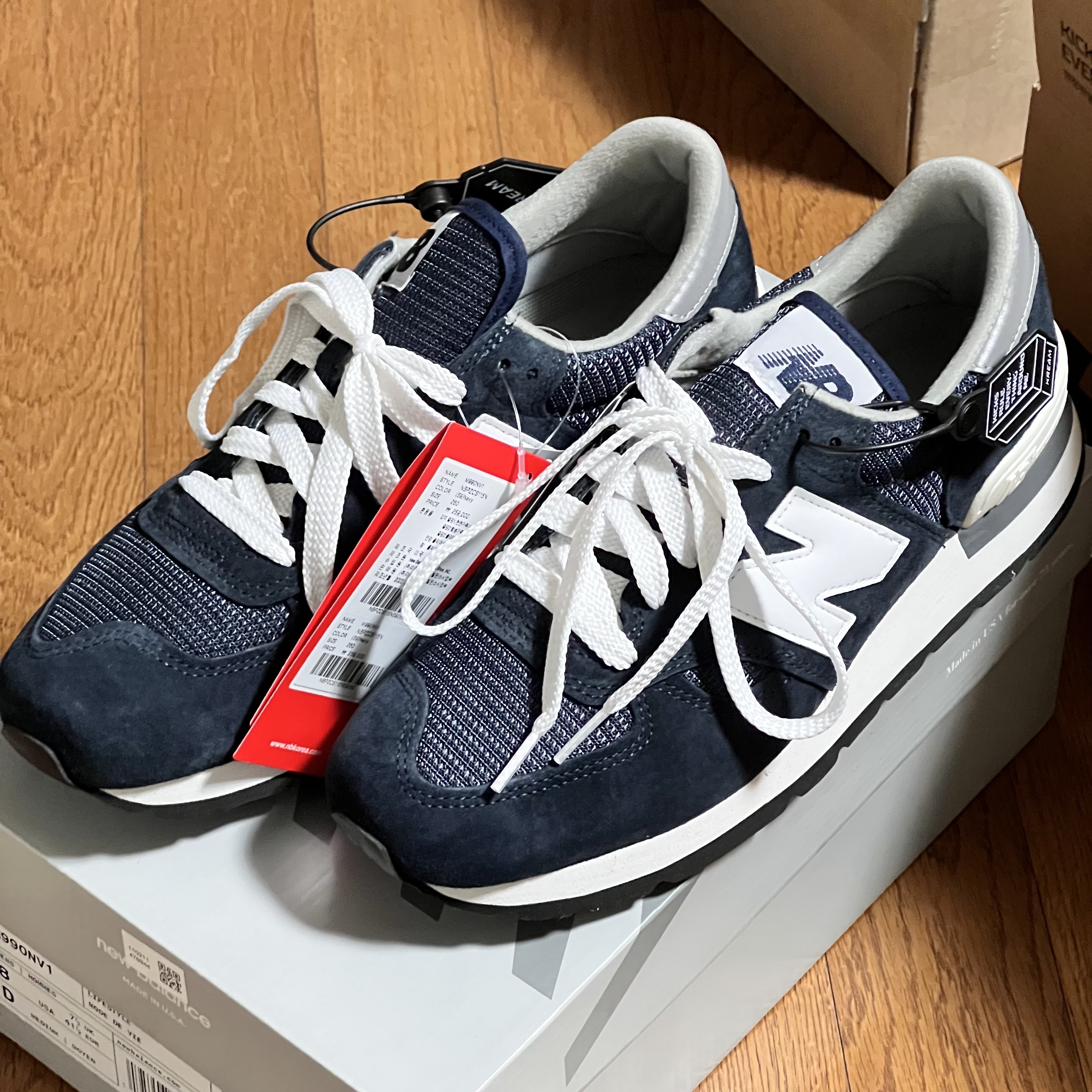 New Balance 990v1 Made in USA Navy 착용 스타일 - 3