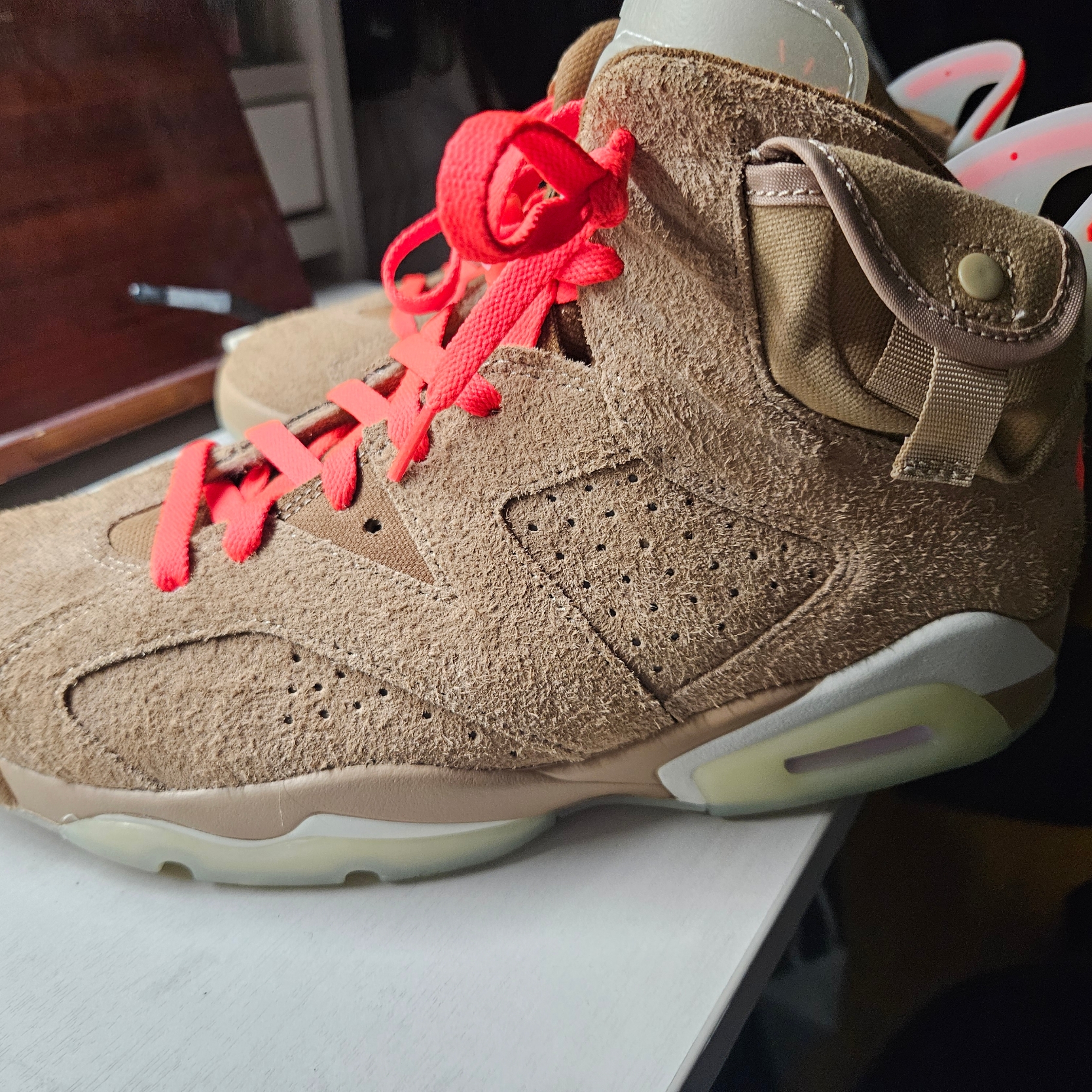 Jordan 6 x Travis Scott Retro SP British Khaki 착용 스타일 - 2