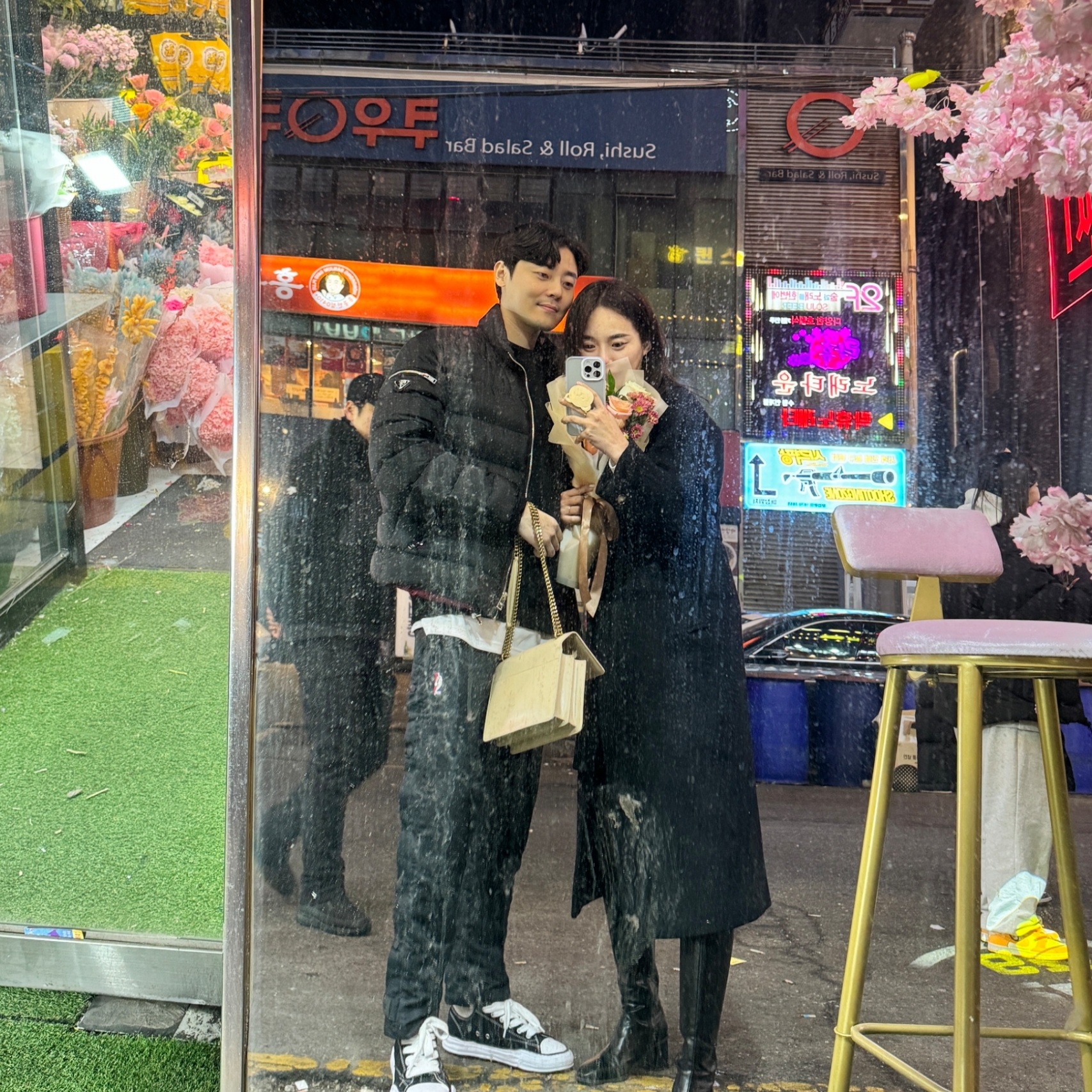 나이키 x 피어 오브 갓 웜업 팬츠 오프 느와르, 메종 미하라 야스히로 피터슨 OG 솔 캔버스 로우 스니커즈 블랙 착용 스타일
