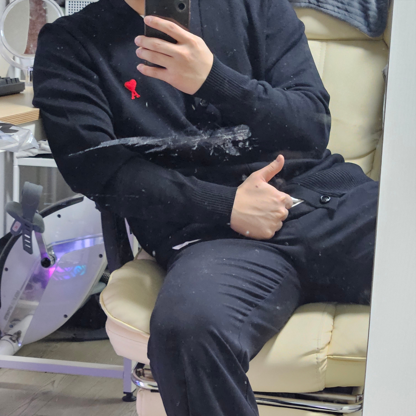 AMI de Coeur Wool Cardigan Black 착용 스타일