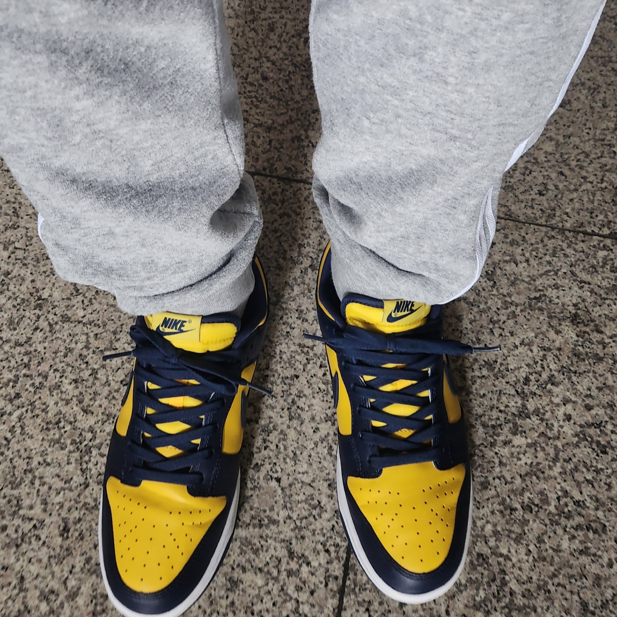 Nike Dunk Low Retro Varsity Maize 착용 스타일 - 2