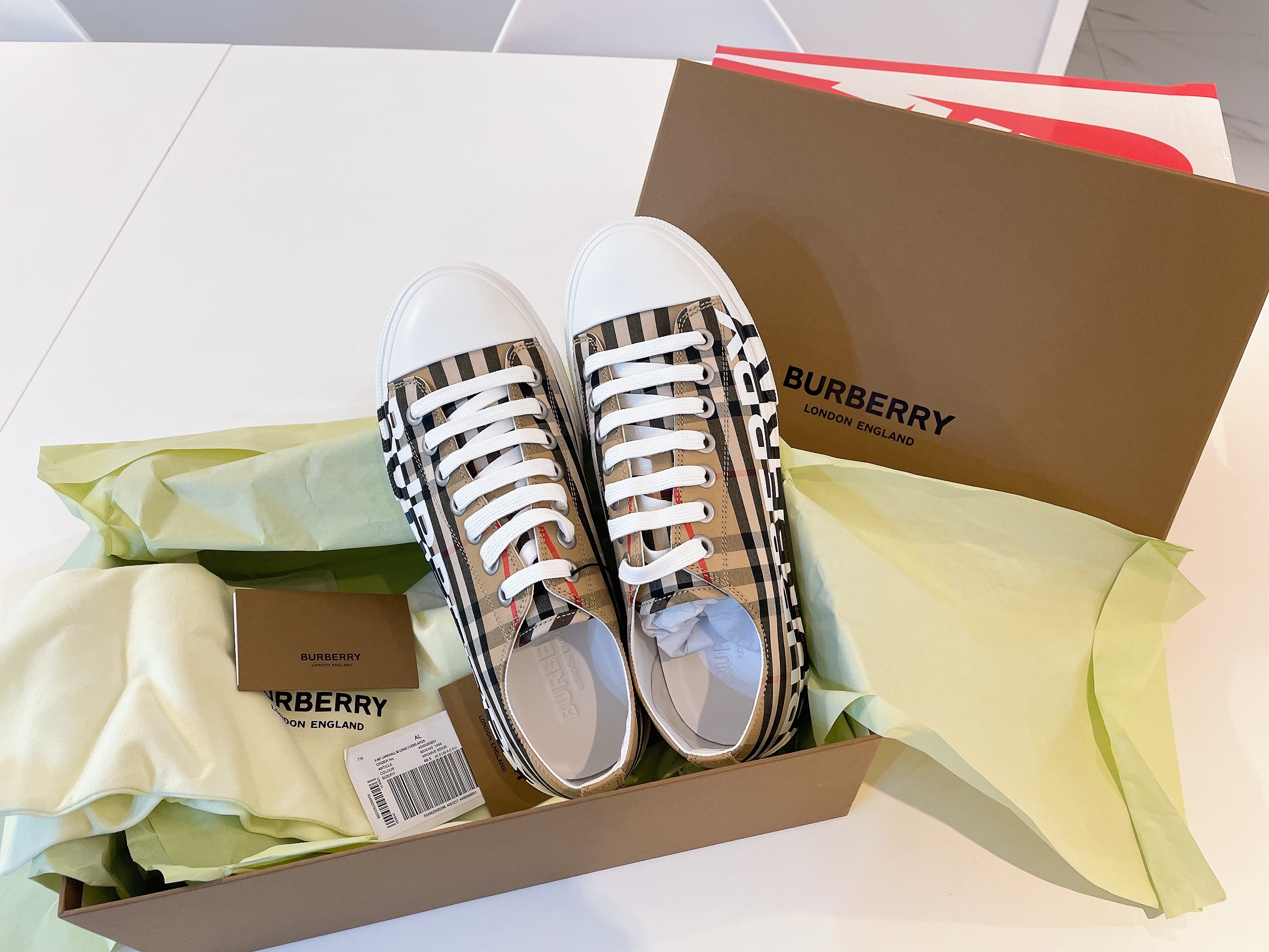 Burberry Logo Print Vintage Check Cotton Sneakers Archive Beige 착용 스타일