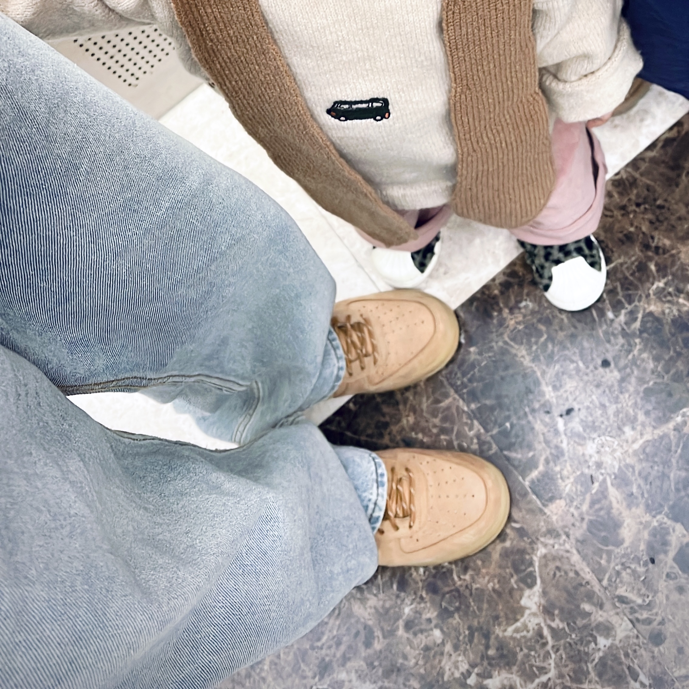Nike Air Force 1 '07 WB Flax 착용 스타일