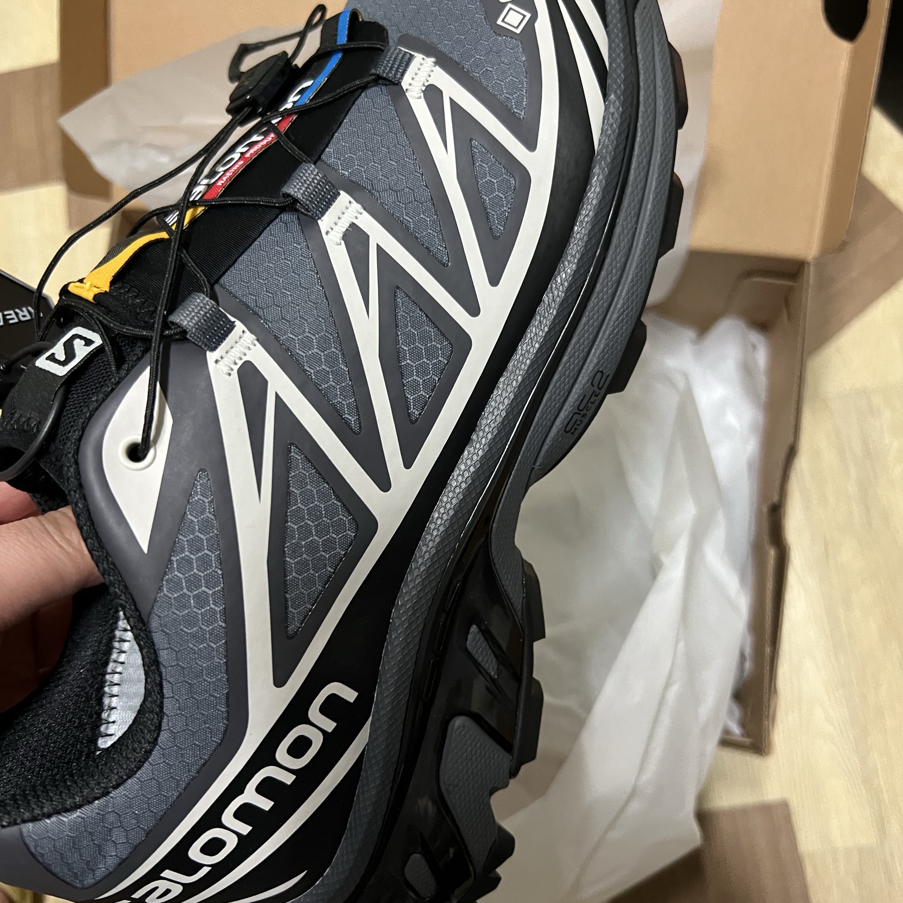 Salomon XT-6 Gore-Tex Black Ebony 착용 스타일 - 1