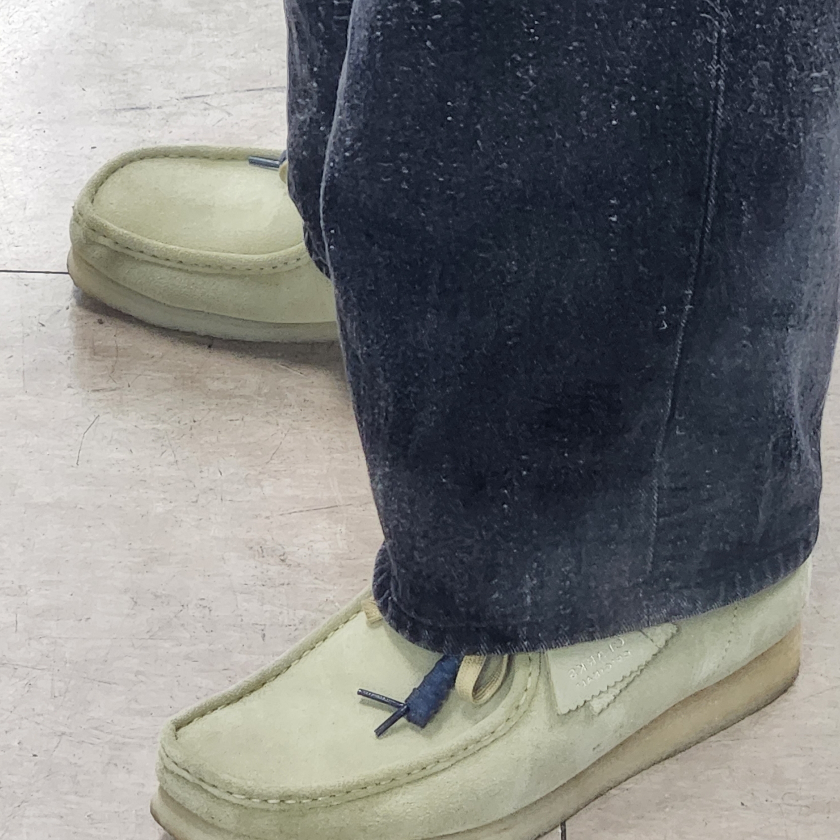Clarks Wallabee Maple Suede 착용 스타일 - 1