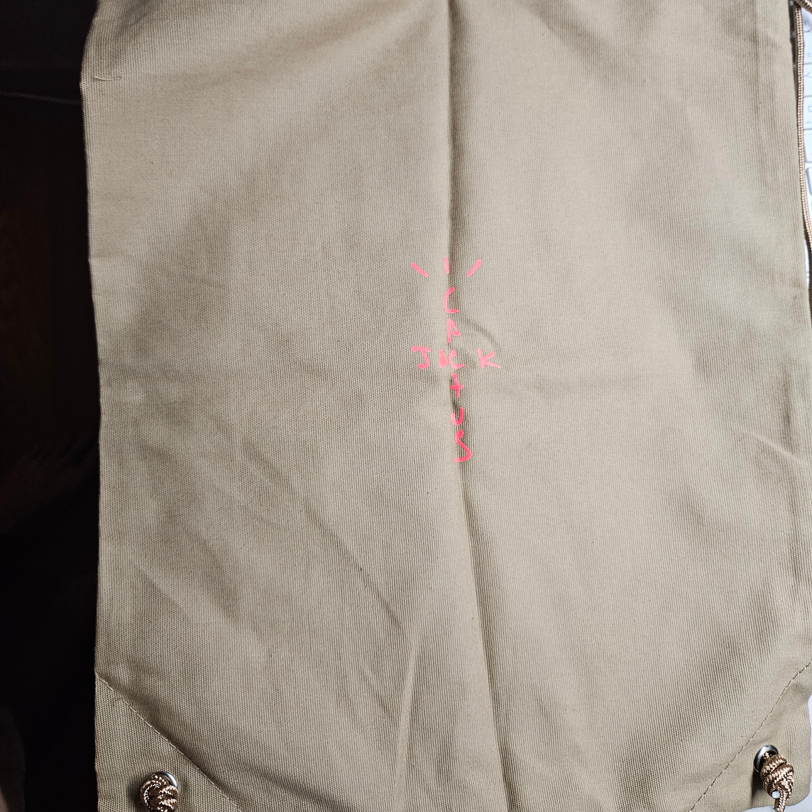 Jordan 6 x Travis Scott Retro SP British Khaki 착용 스타일 - 4