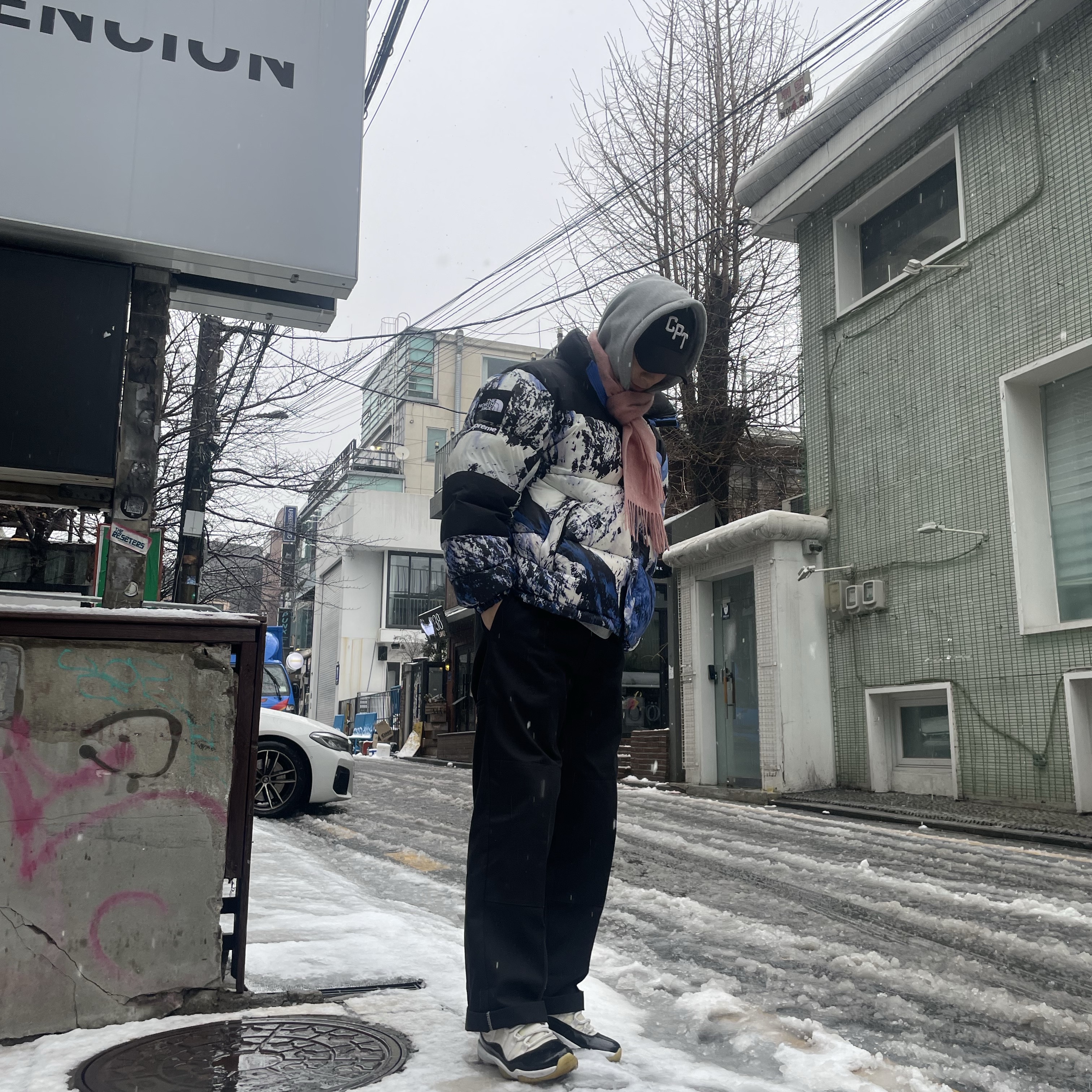 Supreme x The North Face Mountain Baltoro Jacket Blue White - 17FW, Jordan 11 Retro Low Concord 착용 스타일 - 3