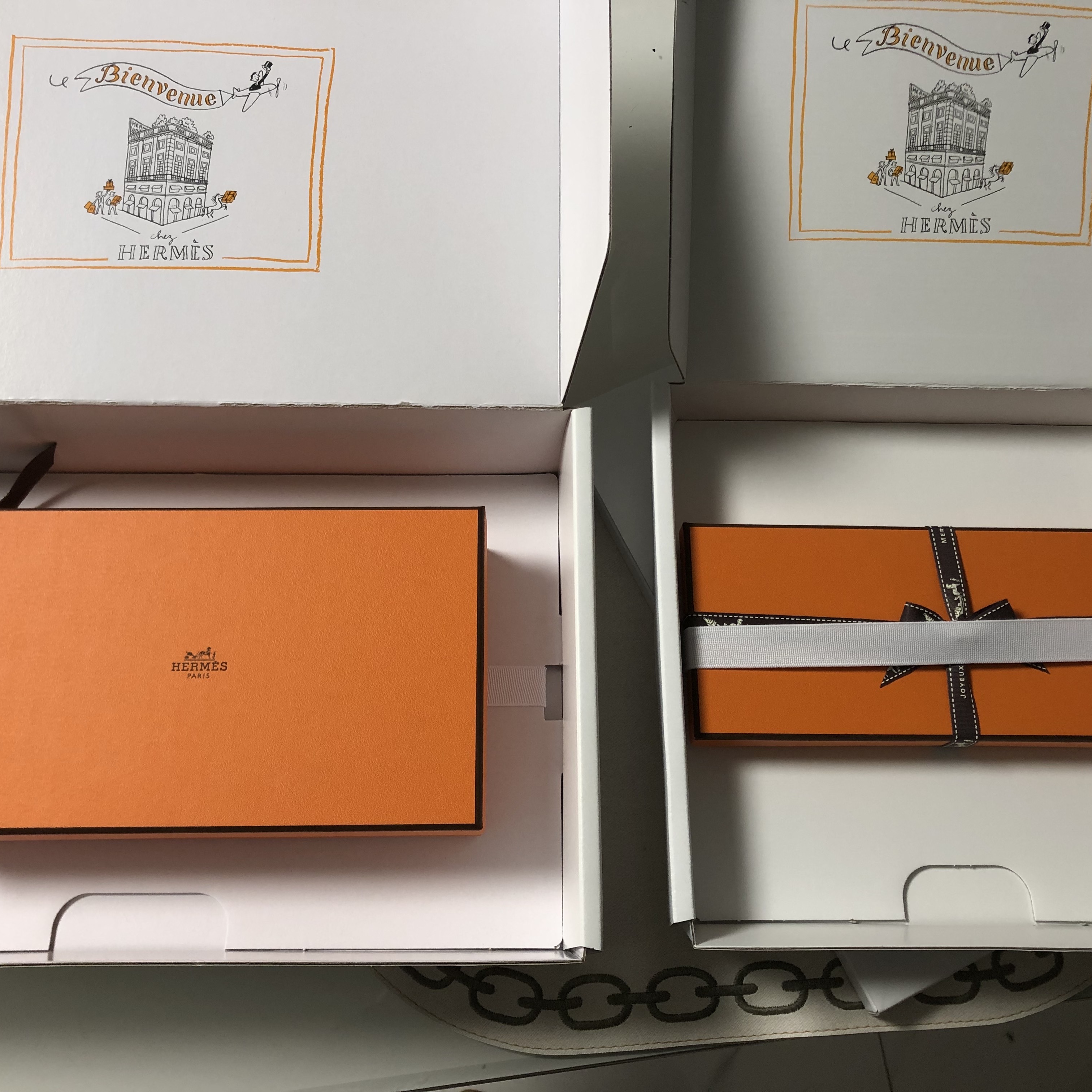 Hermes Budy Charm Merino Wool Milo & Noir Bleu Hydra Mauve Pale Craie Vert Fizz 착용 스타일 - 1
