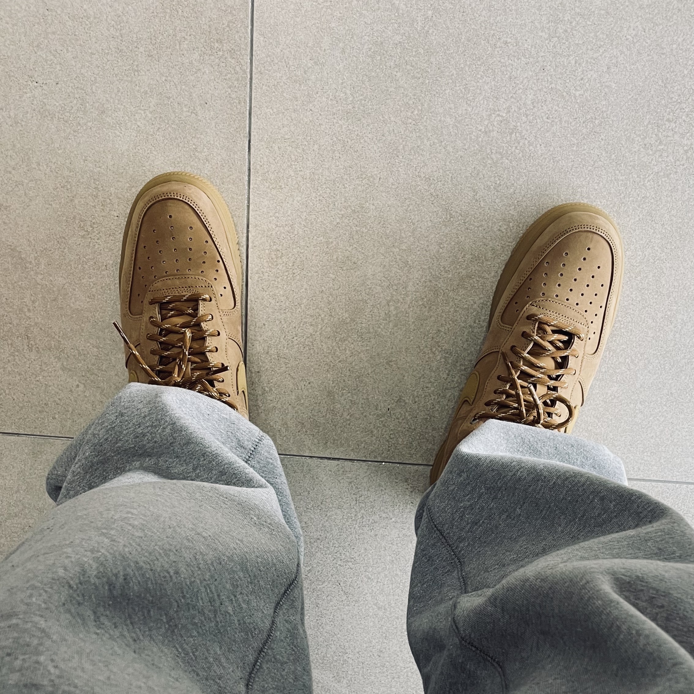 Nike Air Force 1 '07 WB Flax 착용 스타일