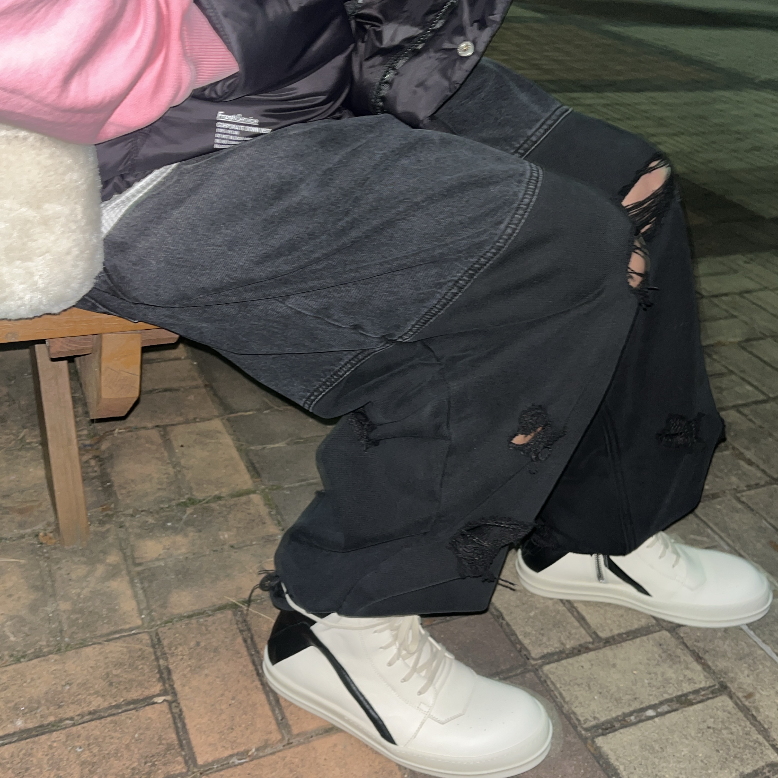 Undermycar Dival Real Divided Damage Washed Pants Inkwell - 23FW, Rick Owens Geobasket Full Grain Calf Leather Strobe Sneakers Black Milk White 착용 스타일 - 2