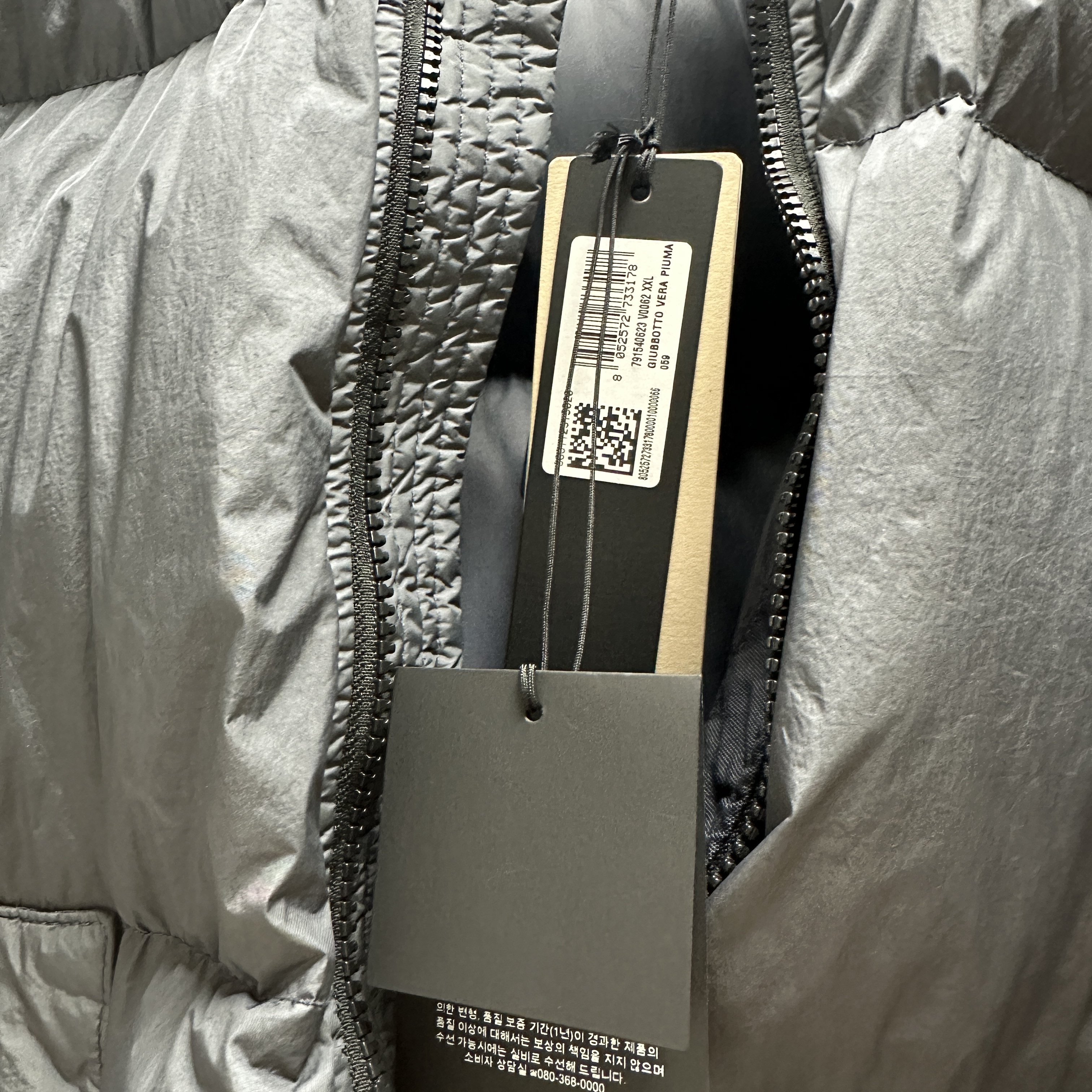 Stone Island 40623 Garment Dyed Crinkle Reps Recycled Nylon Down Jacket Lead - 23FW 착용 스타일 - 5