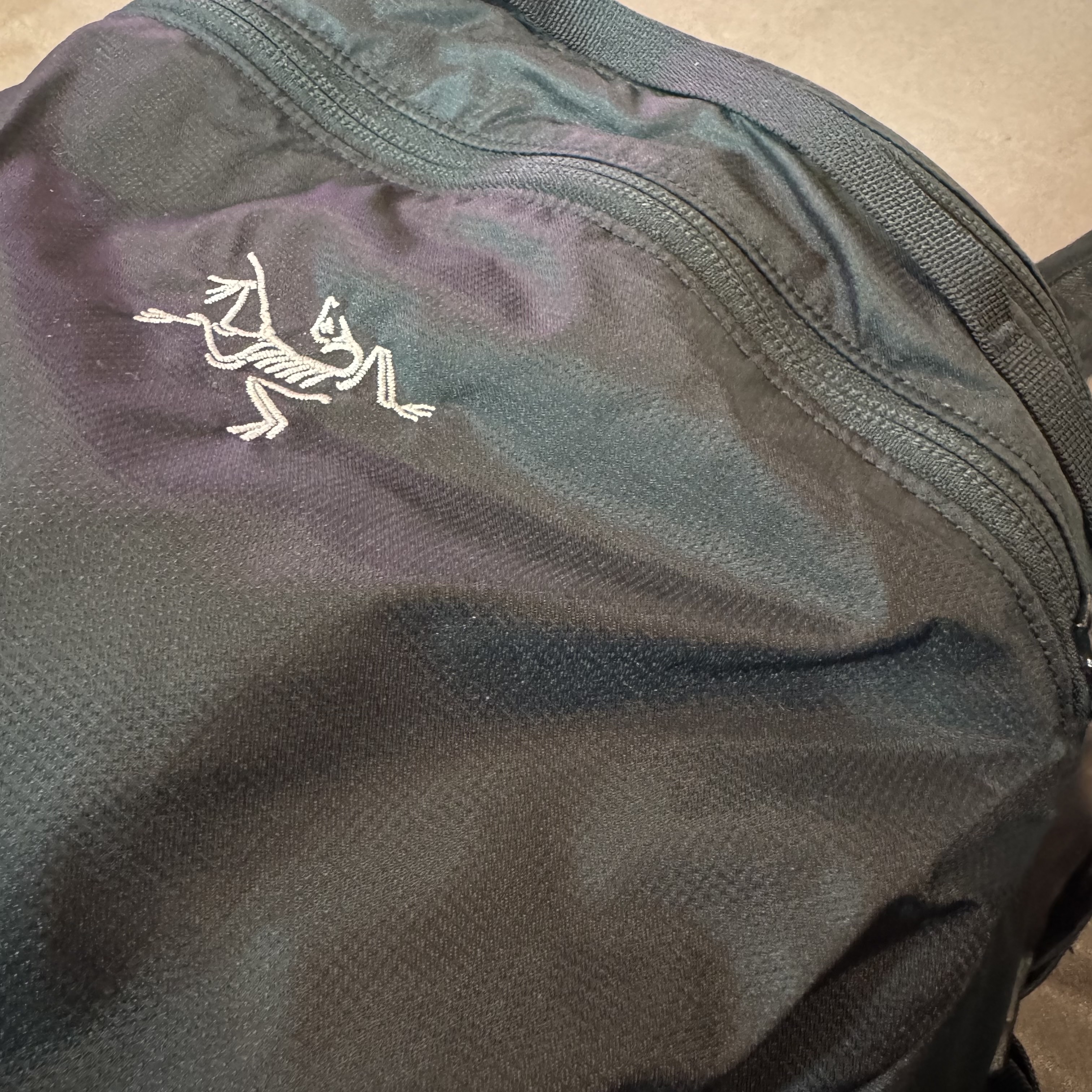 Arc'teryx Heliad 15 Backpack Black 착용 스타일 - 2