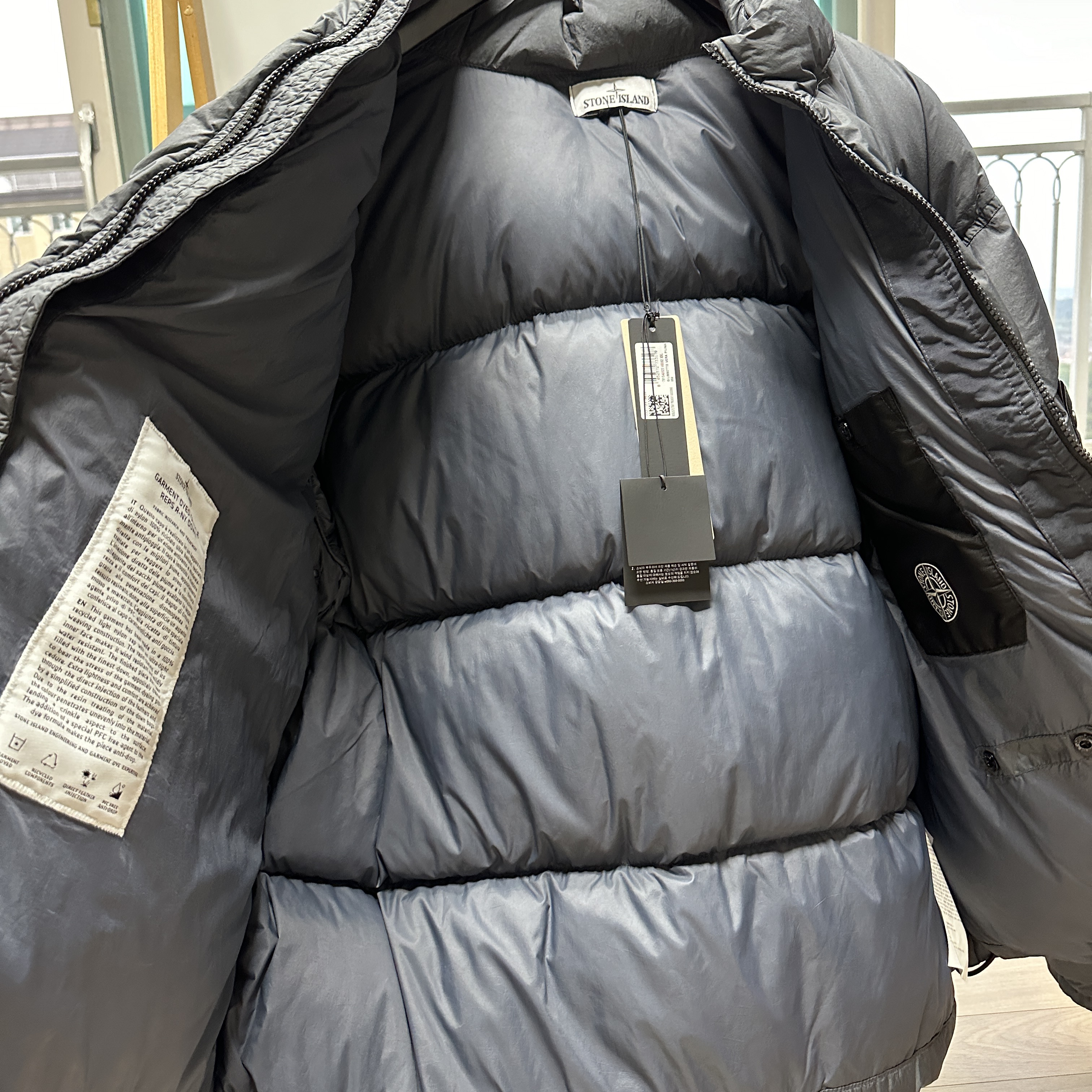 Stone Island 40623 Garment Dyed Crinkle Reps Recycled Nylon Down Jacket Lead - 23FW 착용 스타일 - 6
