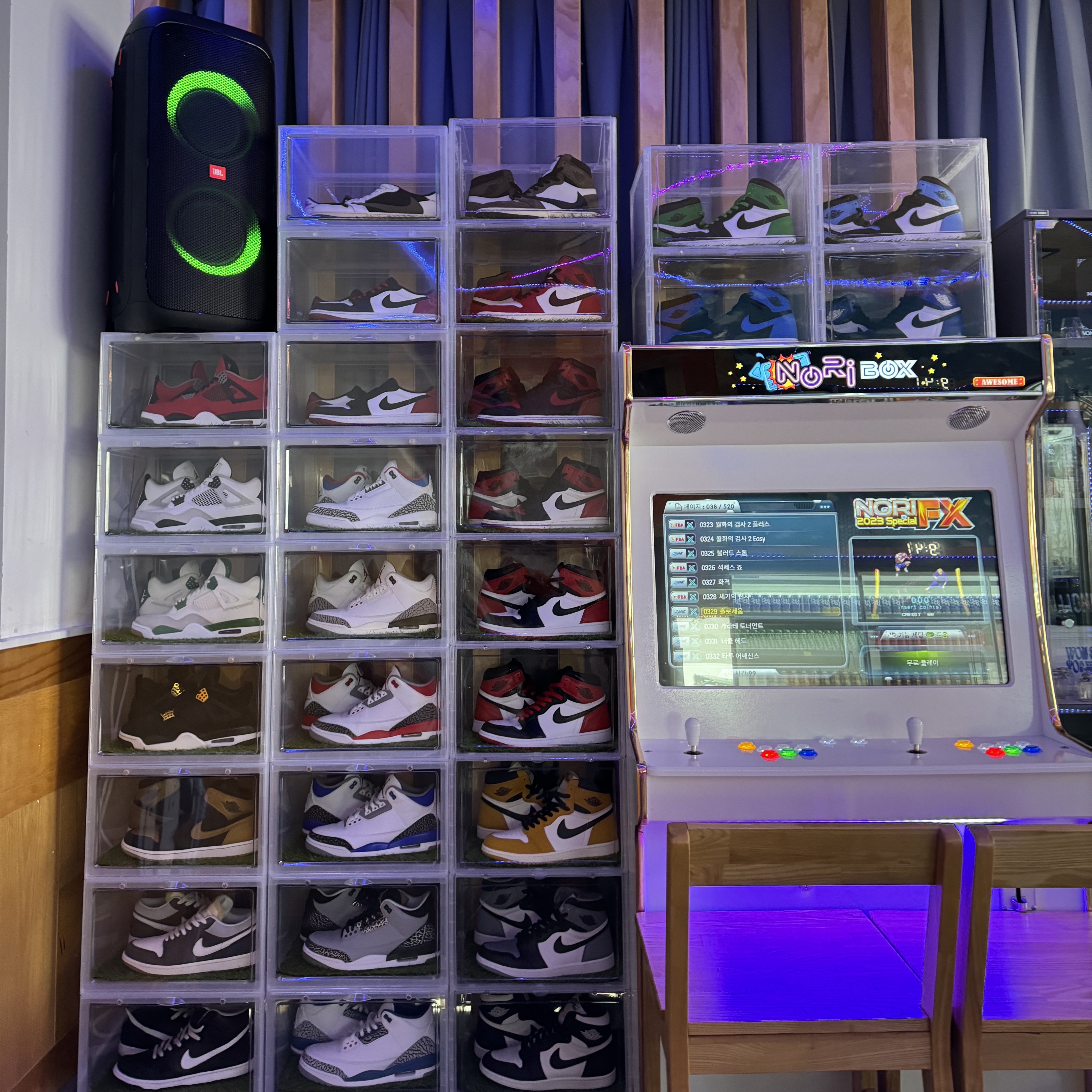 Jordan 1 Retro High OG Chicago 2022, Jordan 1 x Travis Scott Retro High OG SP Mocha 착용 스타일 - 1