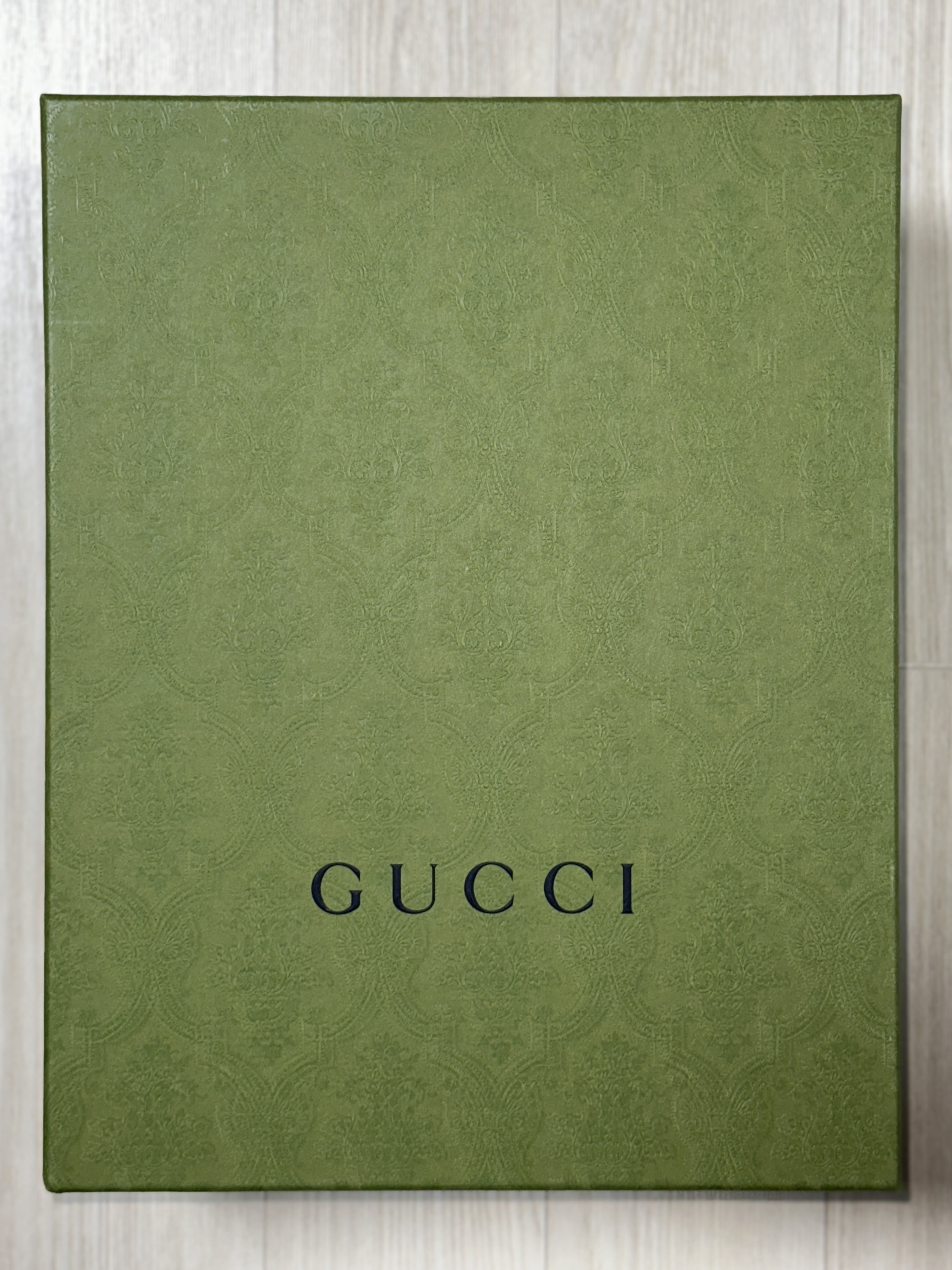 Gucci Rhyton Leather Sneakers Black White 착용 스타일 - 2