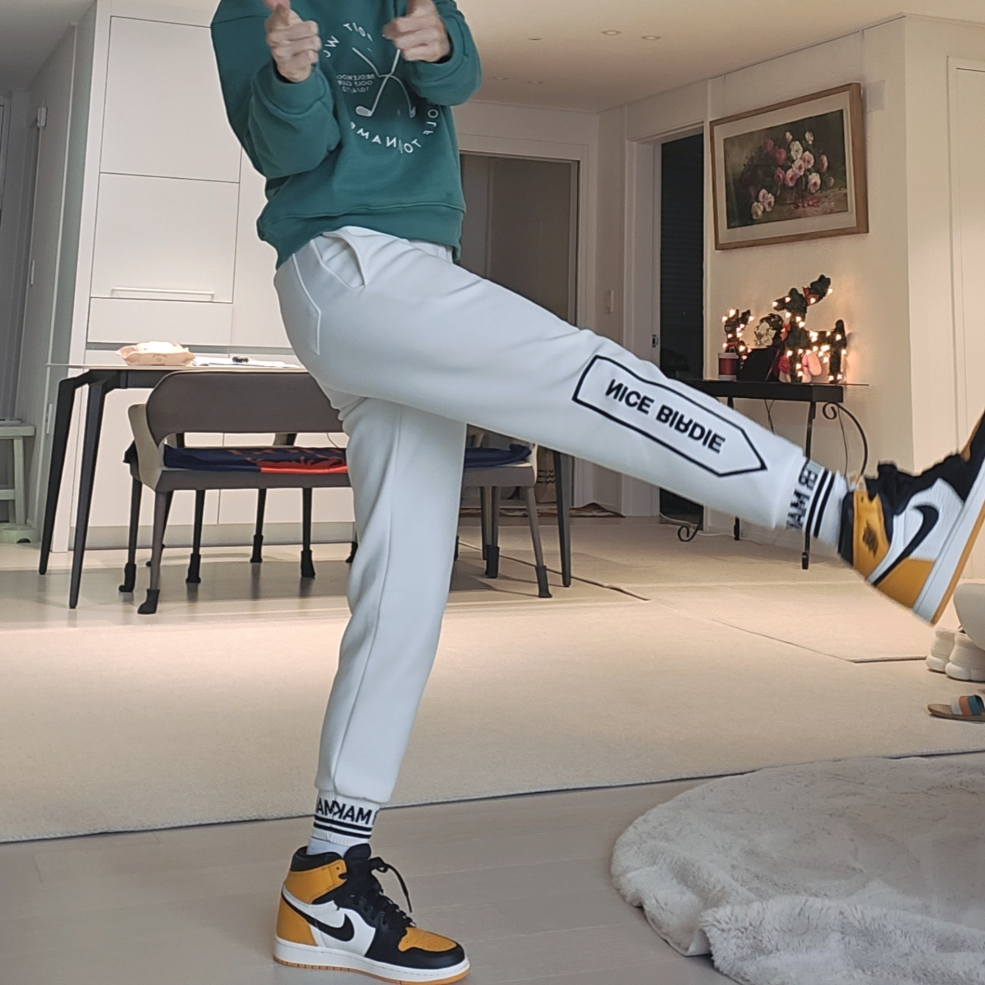 Jordan 1 Retro High OG Taxi 착용 스타일 - 1
