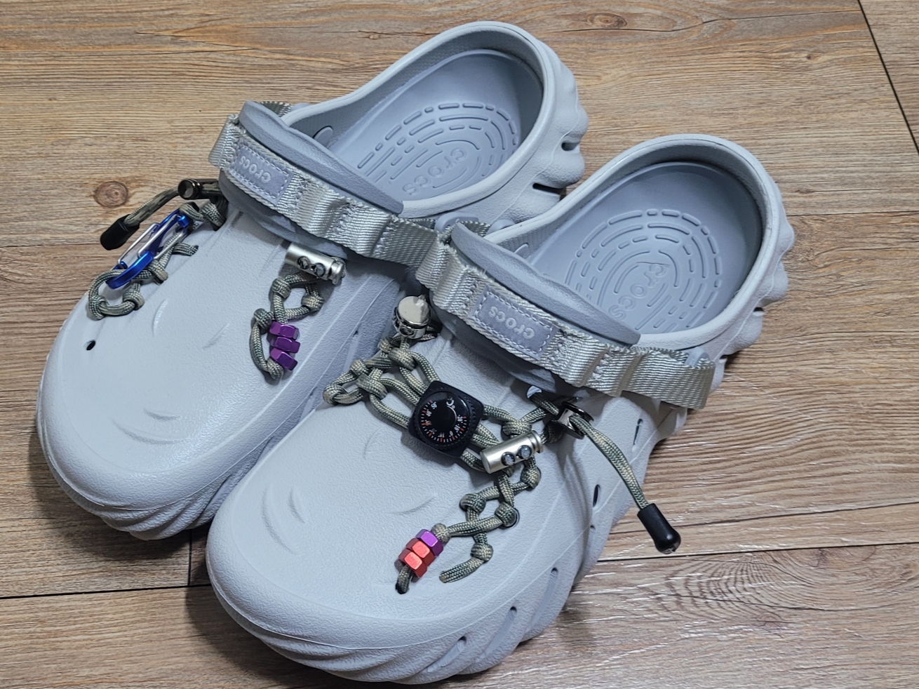Crocs Echo Clog Atmosphere 착용 스타일 - 1