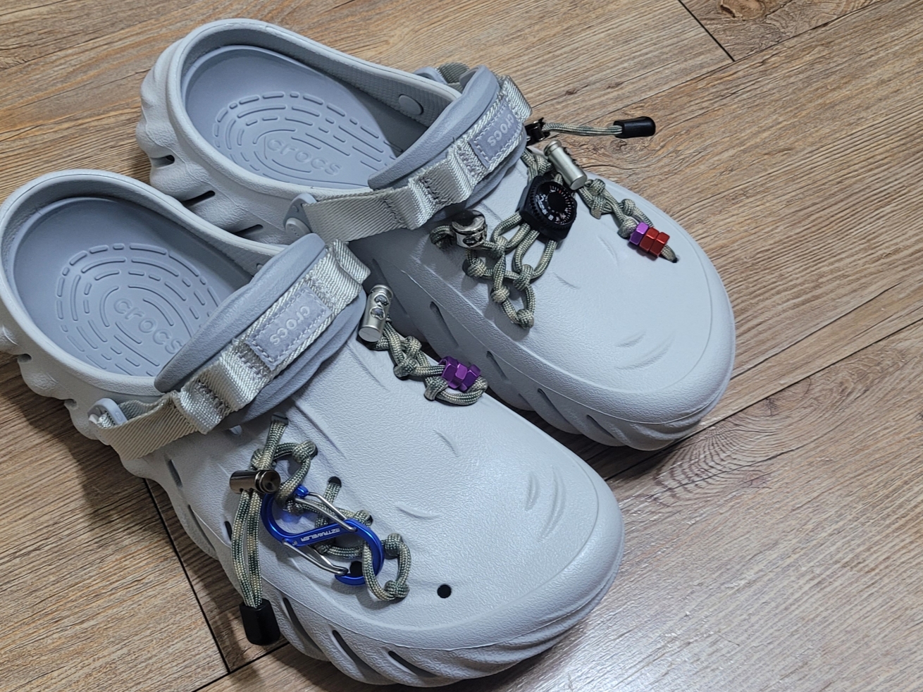 Crocs Echo Clog Atmosphere 착용 스타일 - 2