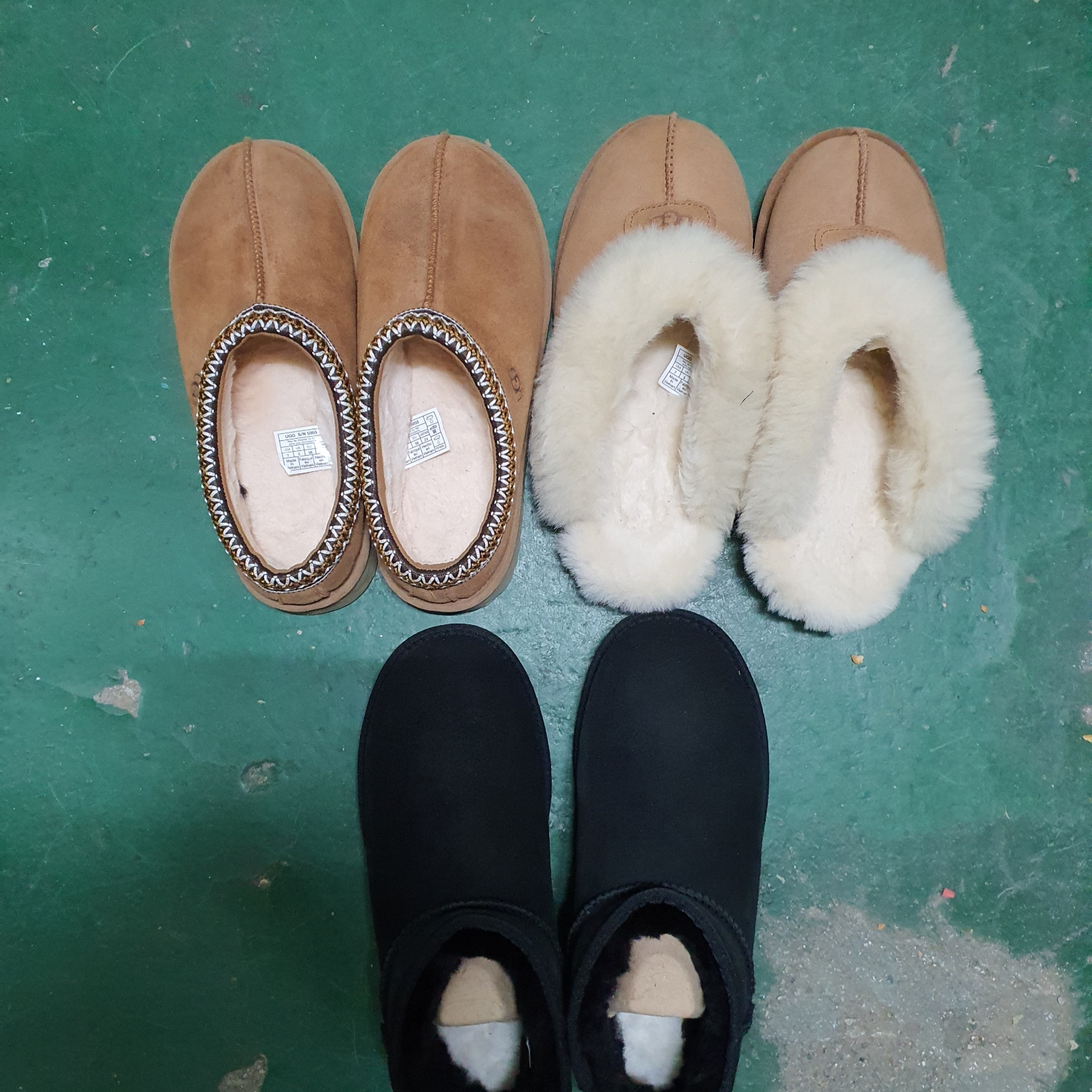 (W) UGG Classic Ultra Mini Boots Black, (W) UGG Tasman Slipper Chestnut 착용 스타일