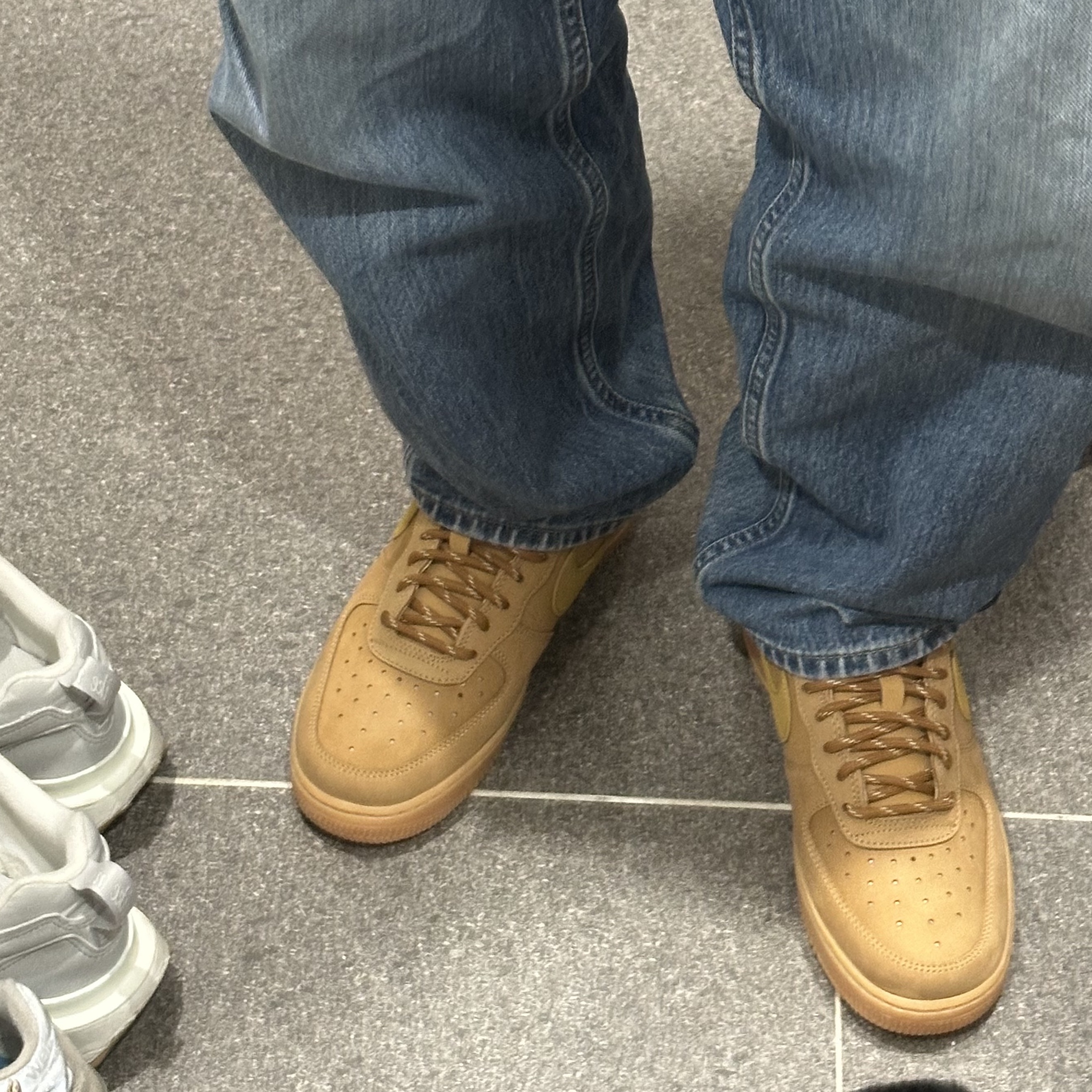 Nike Air Force 1 '07 WB Flax 착용 스타일