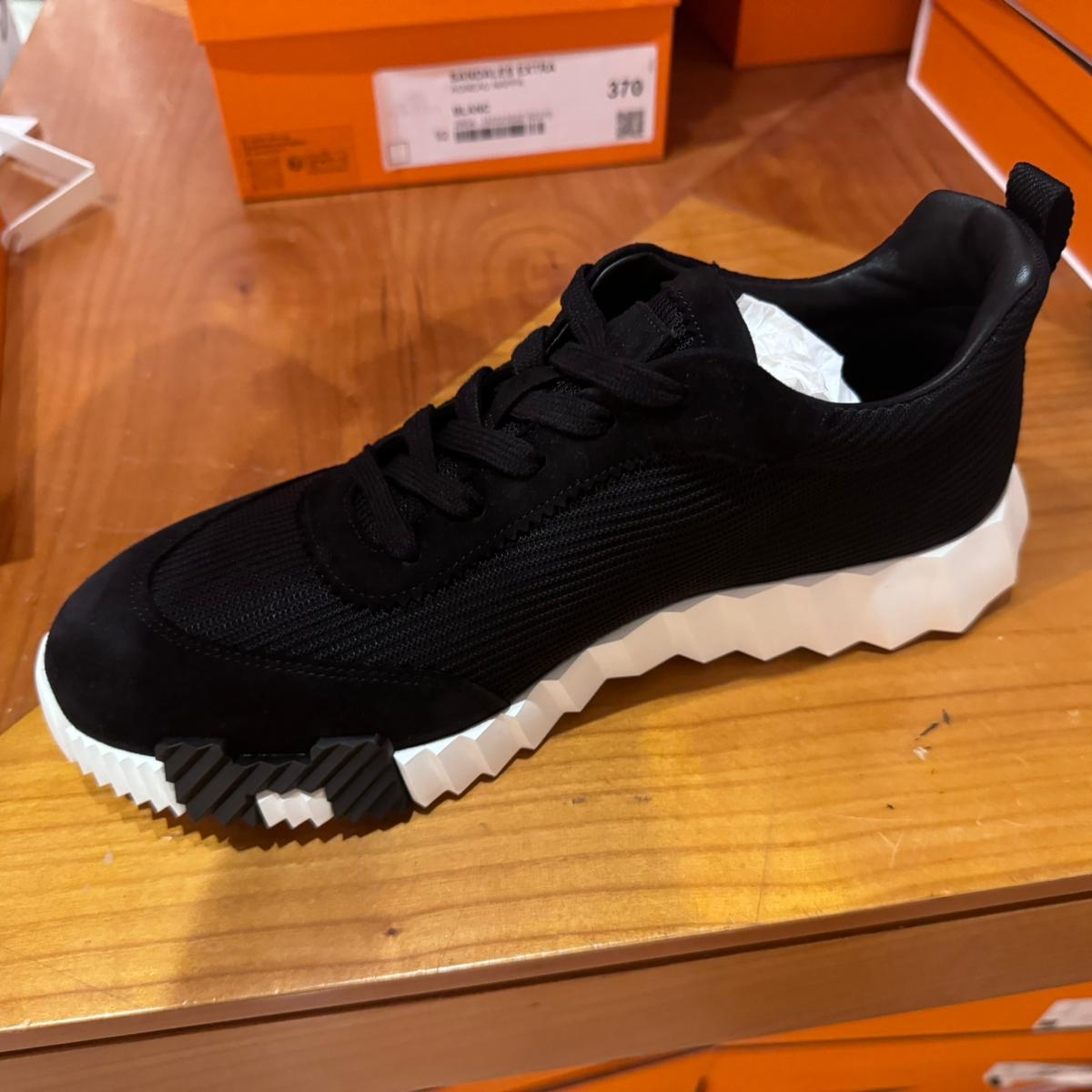 Hermes Bouncing Sneakers Mesh Suede Goatskin & Noir 착용 스타일 - 2