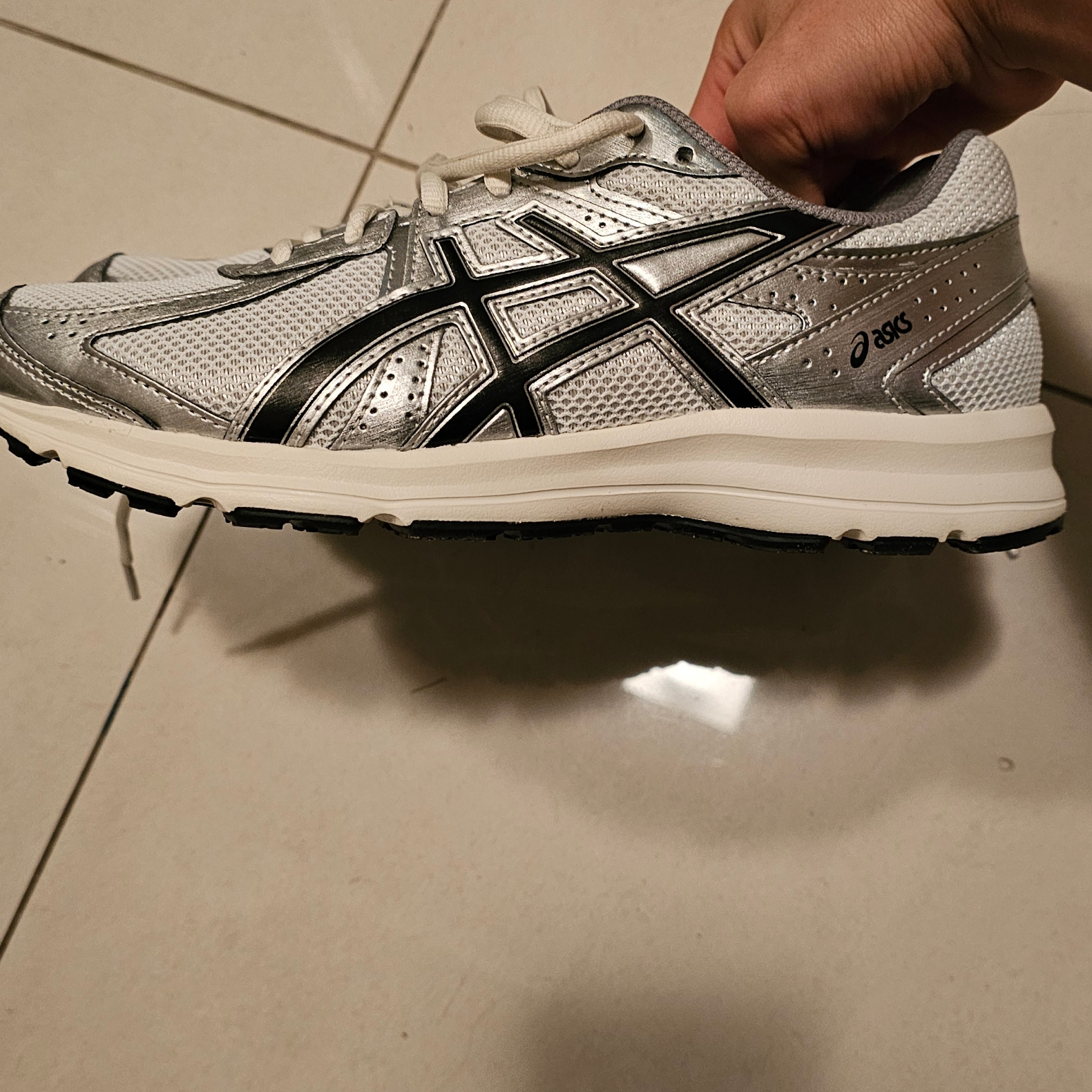Asics Jog 100 S White Black - 2E Wide 착용 스타일 - 2