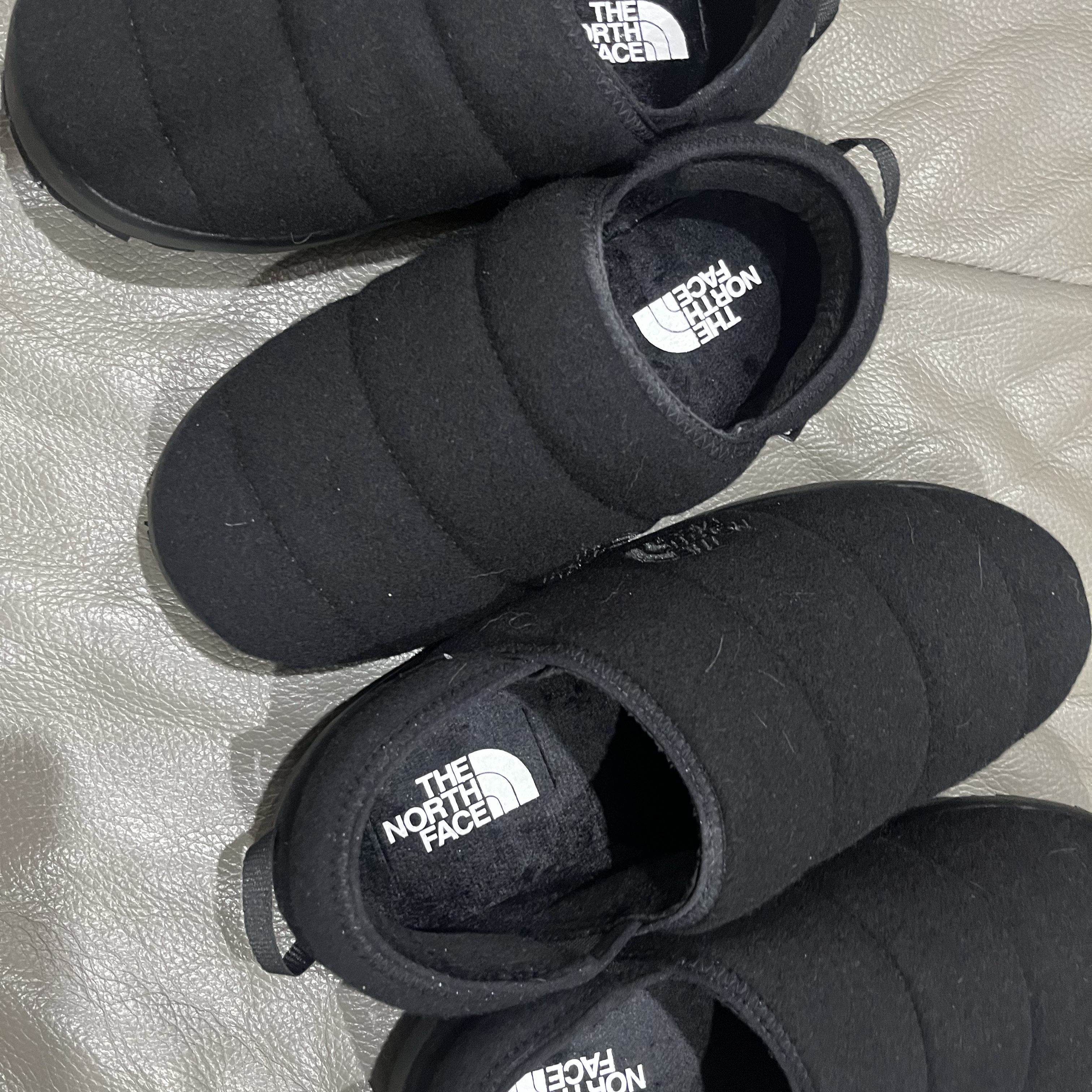 The North Face Nuptse Mule Novelty Black 착용 스타일