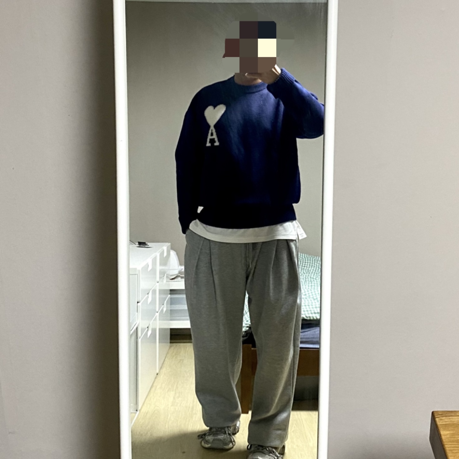AMI de Coeur Oversize Intarsia Sweater Nautic Blue White, Balenciaga 3XL Sneakers Light Beige 착용 스타일
