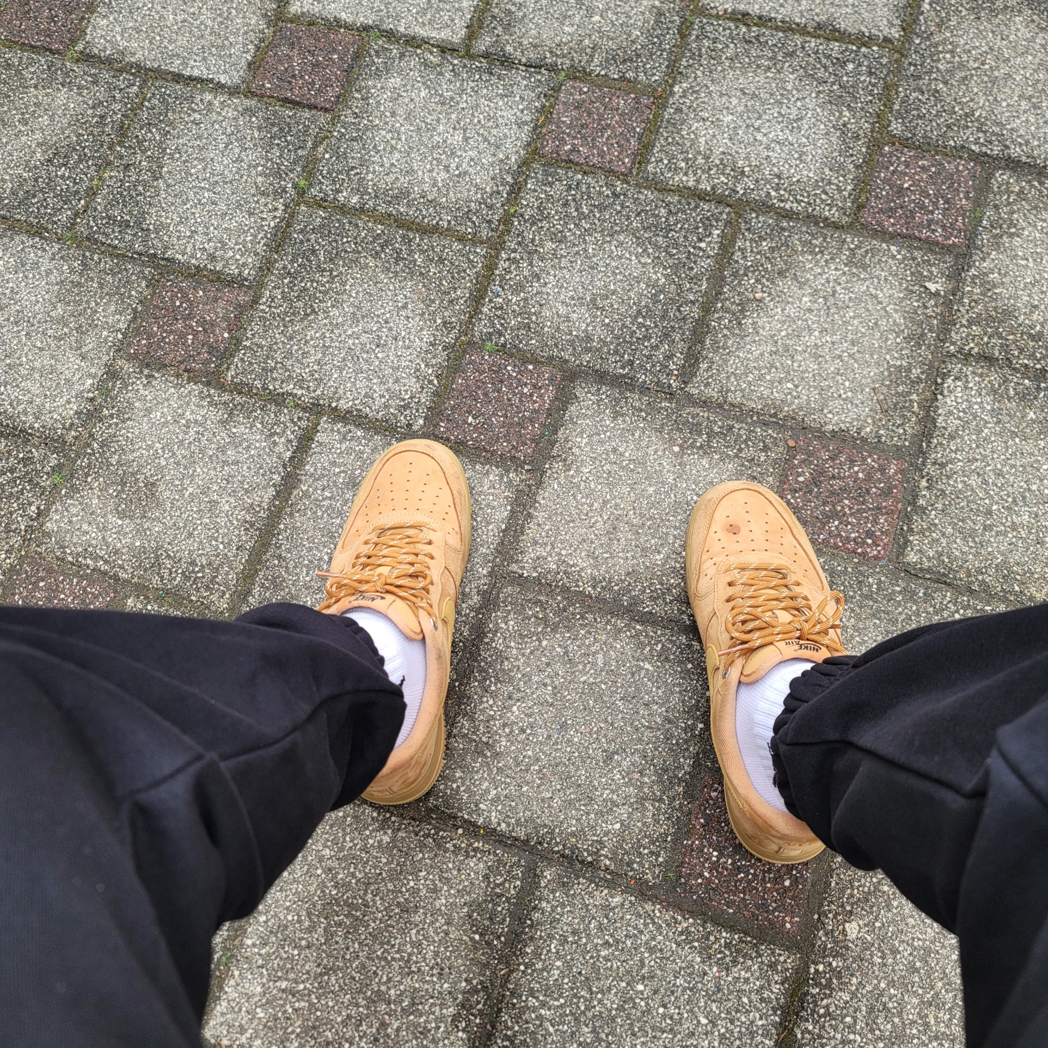 Nike Air Force 1 '07 WB Flax 착용 스타일 - 1