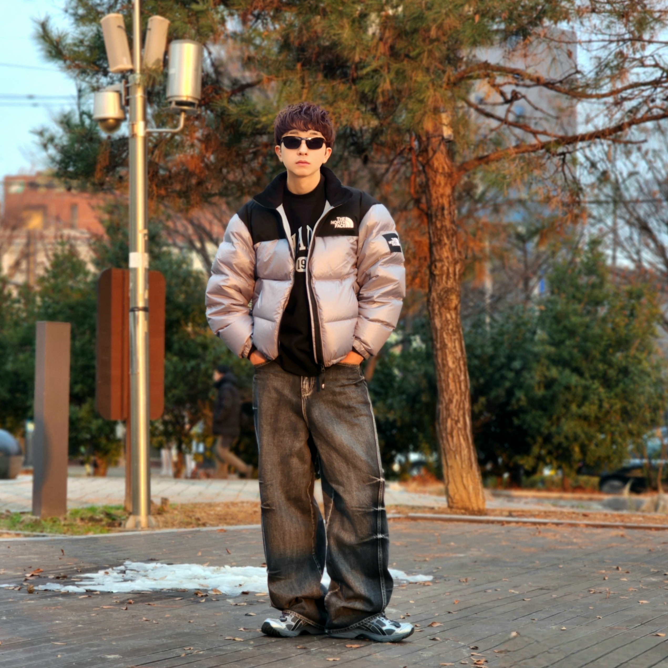 The North Face White Label Novelty Nuptse Down Jacket Heather Gray, Asics x Unaffected Gel-Kayano 14 Silver Moon 착용 스타일 - 1