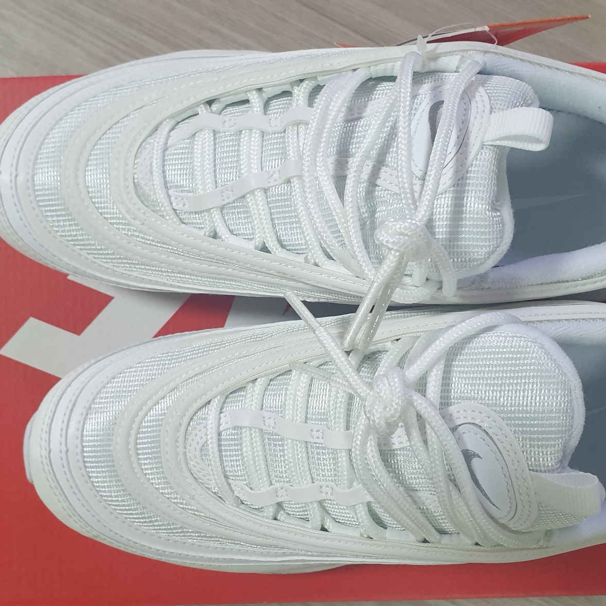 Nike Air Max 97 Triple White Wolf Grey 착용 스타일