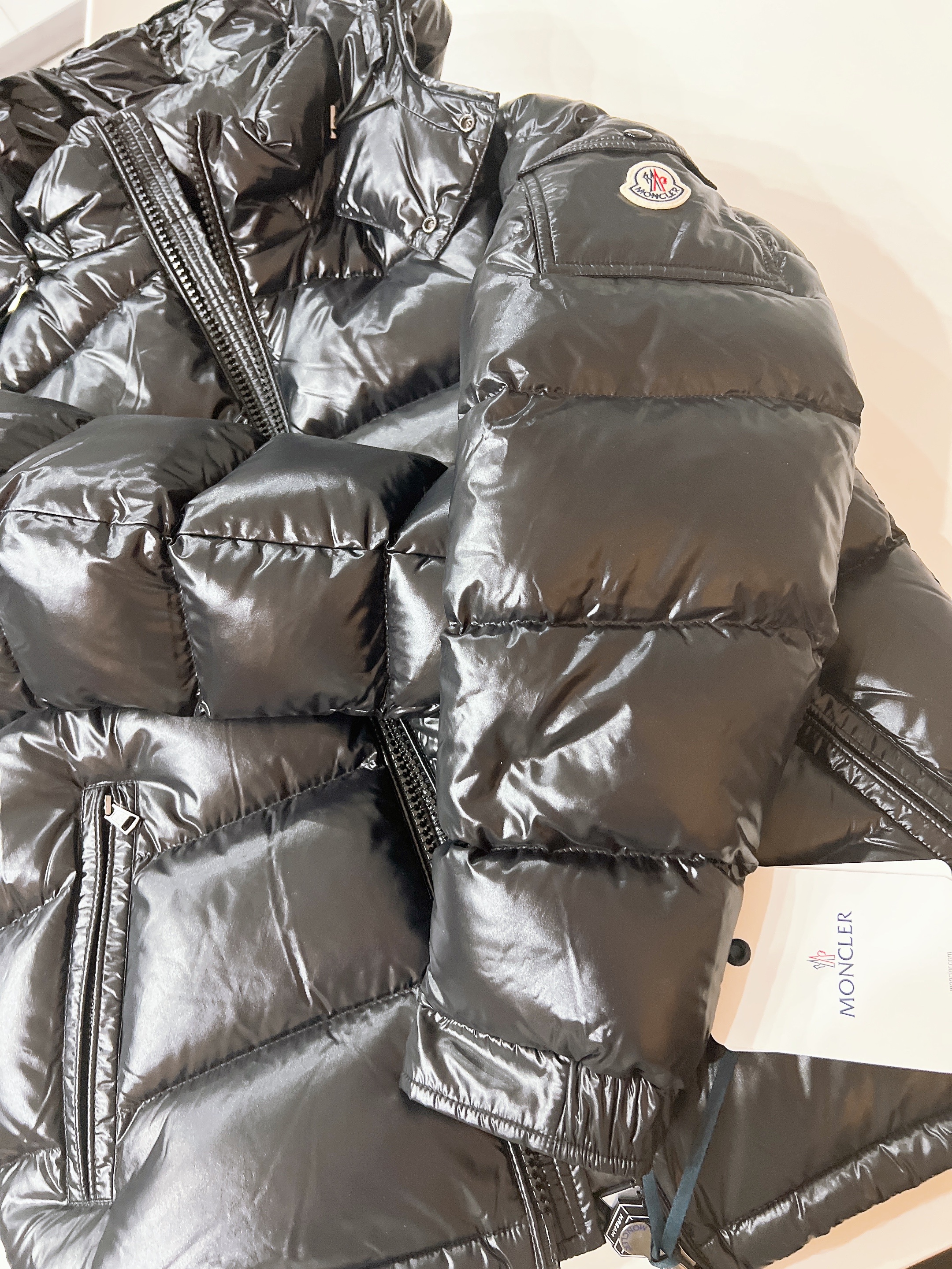 (W) Moncler Maire Short Down Jacket Black - 23FW 착용 스타일